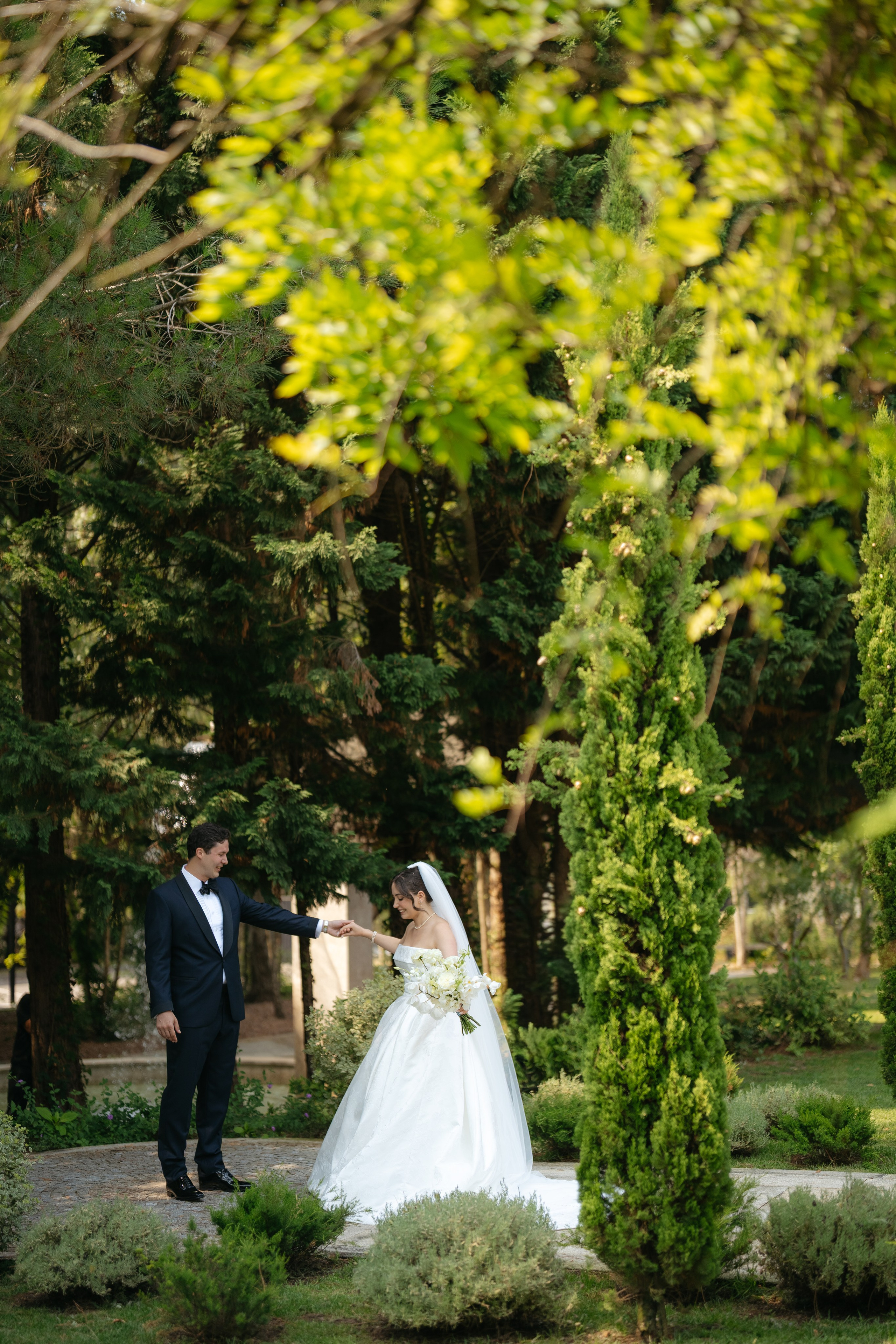 André and Gabrielle | A Timeless Garden Wedding at the Aqueduct