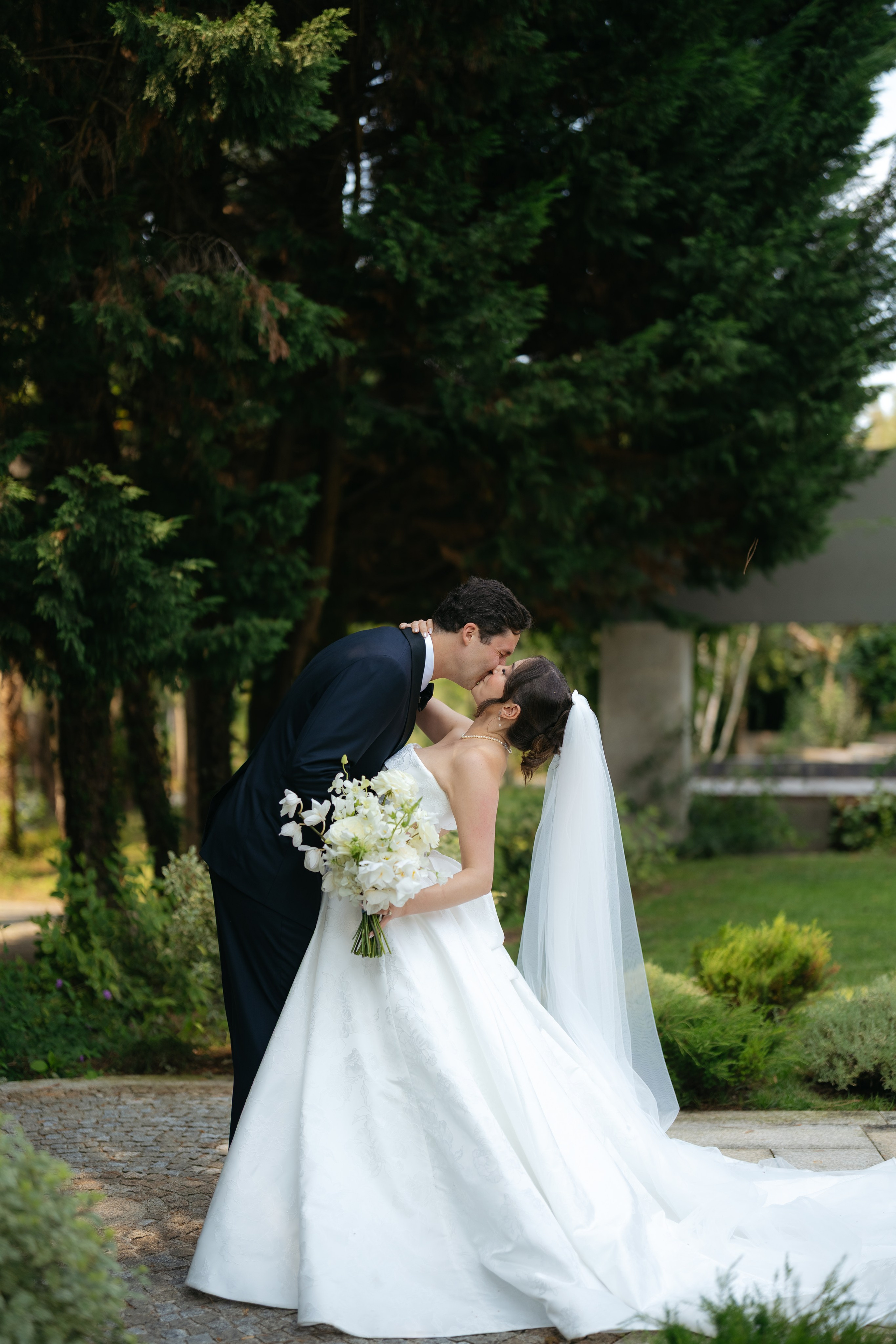 André and Gabrielle | A Timeless Garden Wedding at the Aqueduct