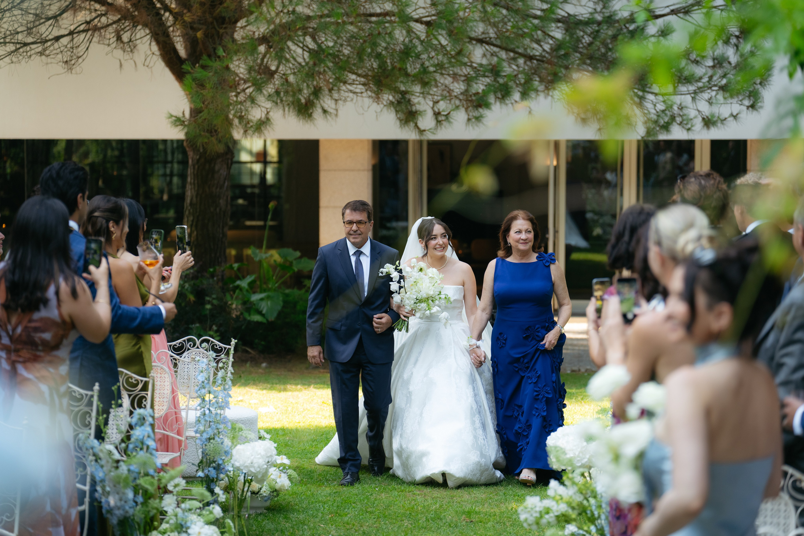 André and Gabrielle | A Timeless Garden Wedding at the Aqueduct