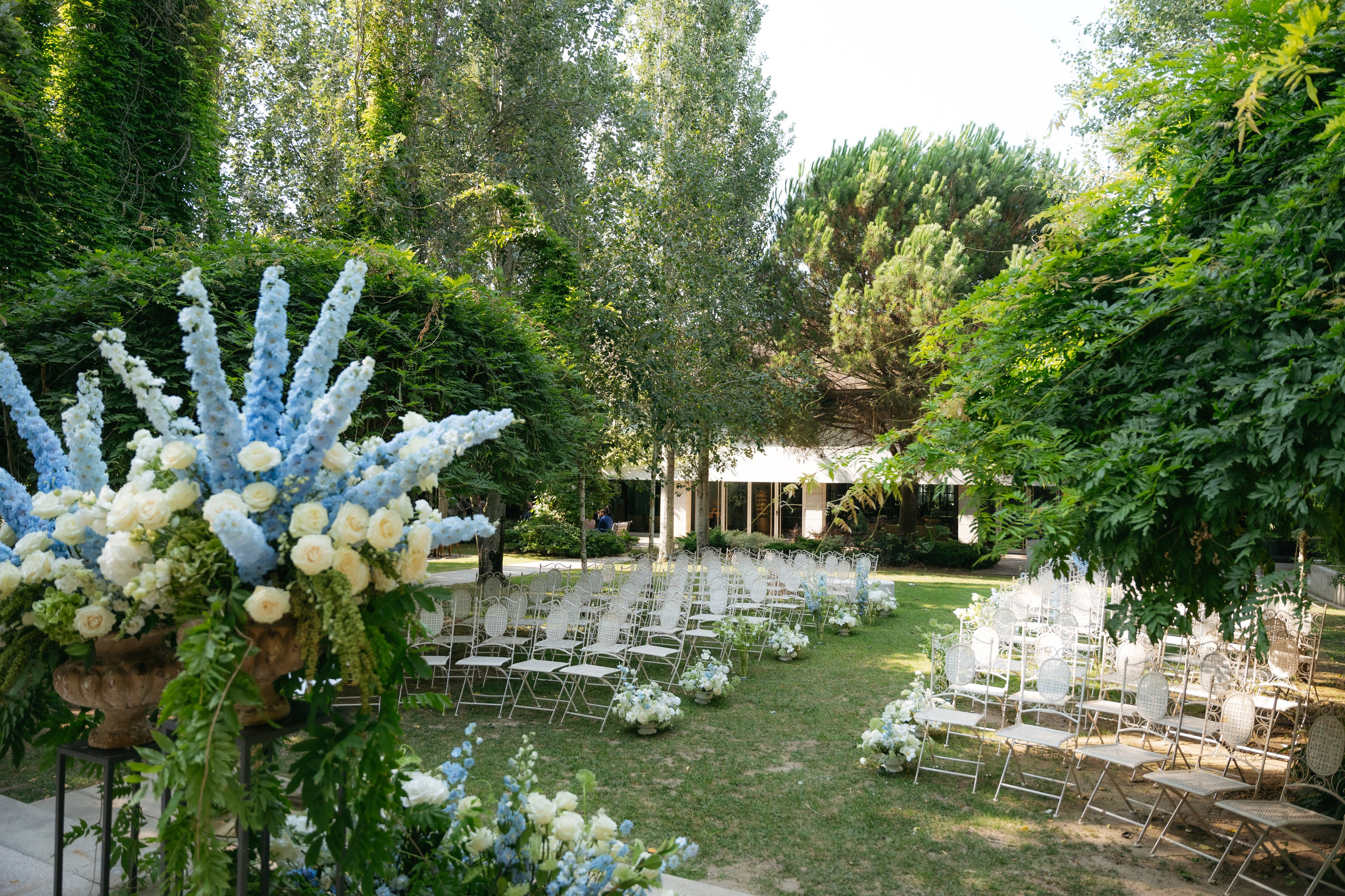 André and Gabrielle | A Timeless Garden Wedding at the Aqueduct