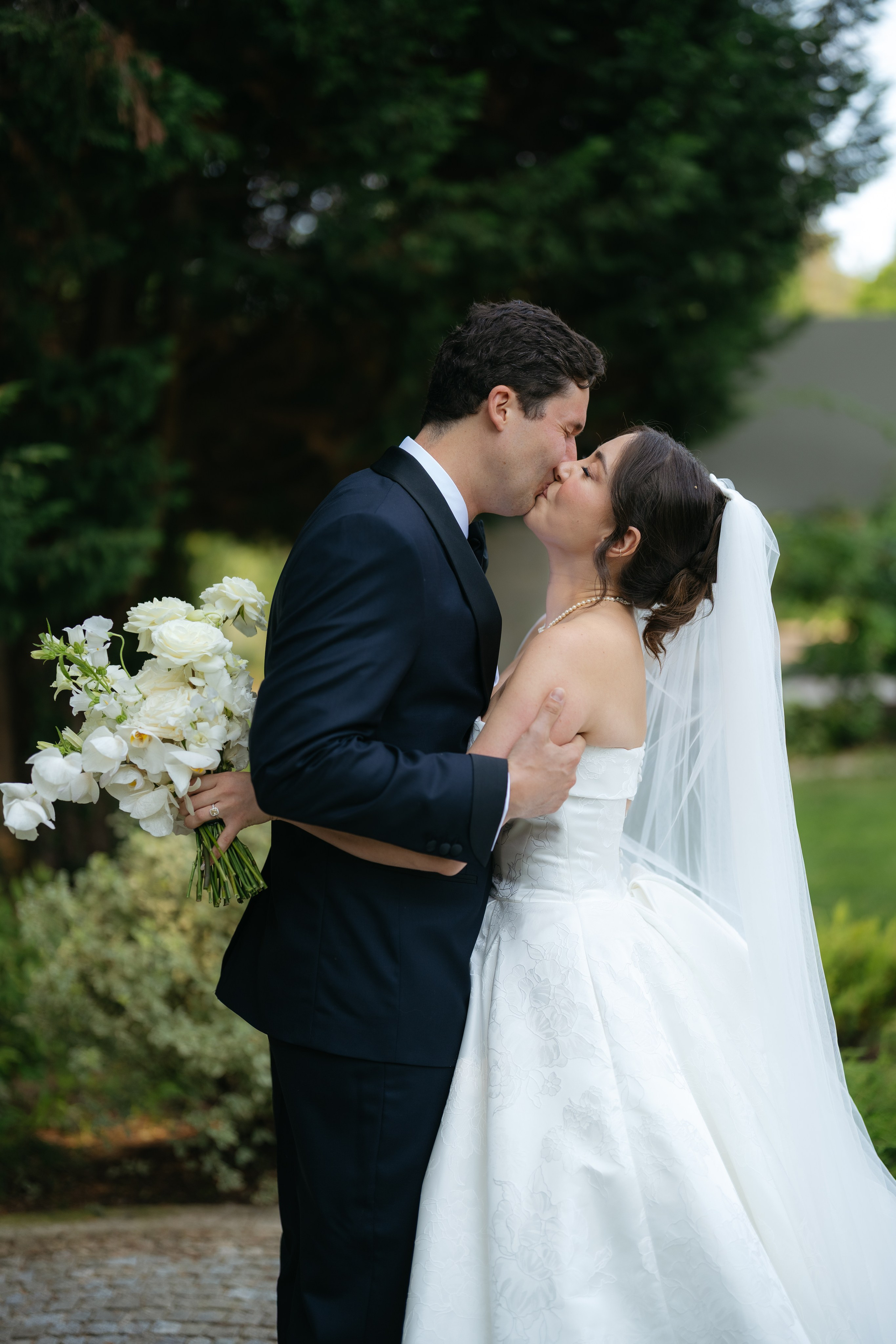 André and Gabrielle | A Timeless Garden Wedding at the Aqueduct