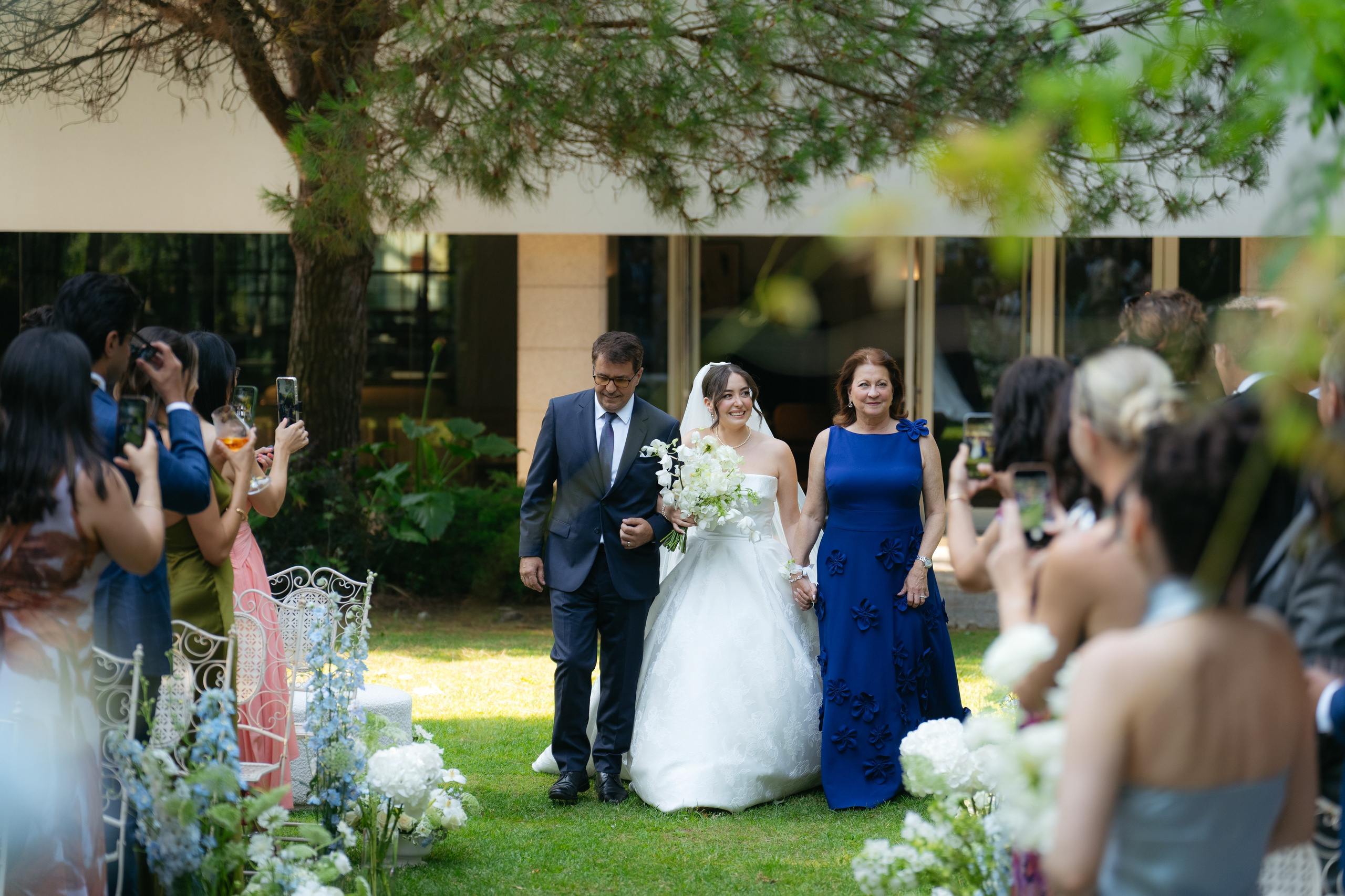 André and Gabrielle | A Timeless Garden Wedding at the Aqueduct