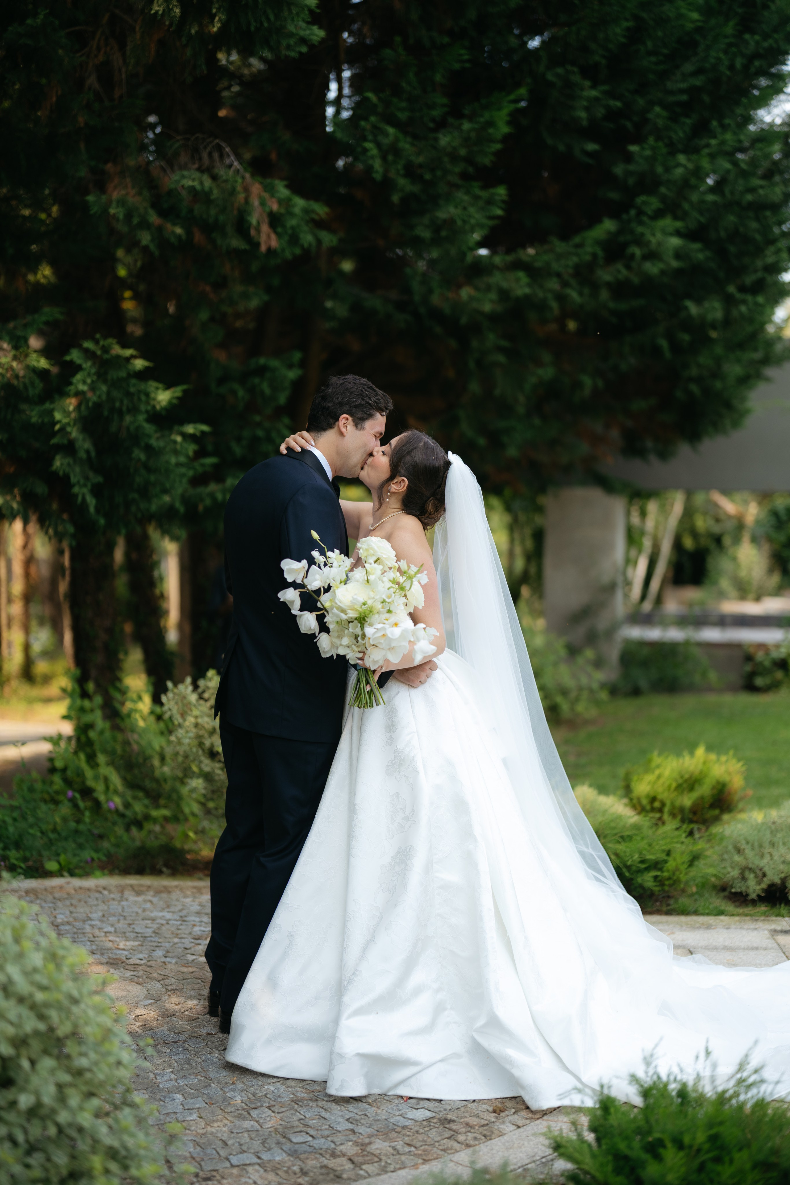 André and Gabrielle | A Timeless Garden Wedding at the Aqueduct