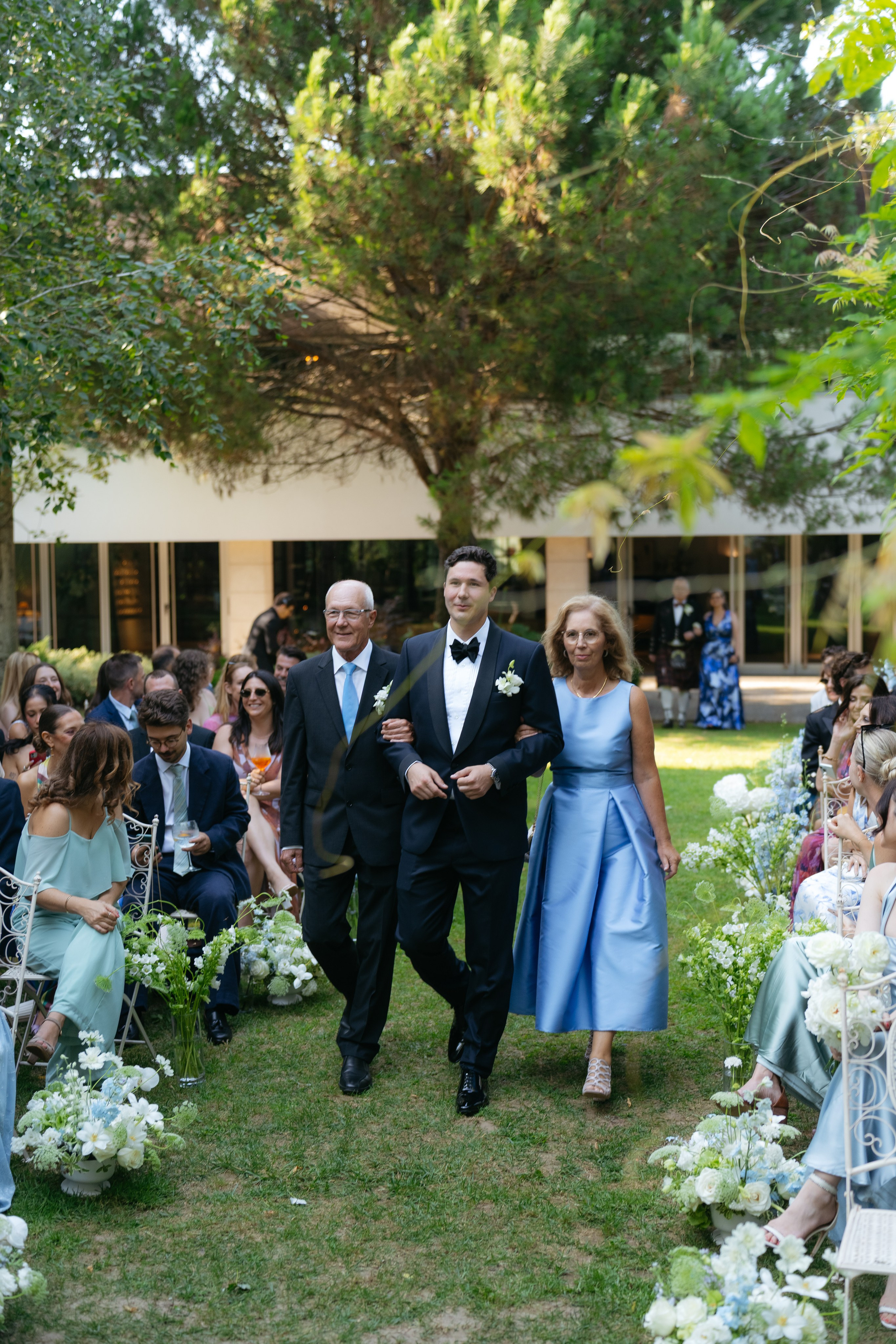 André and Gabrielle | A Timeless Garden Wedding at the Aqueduct