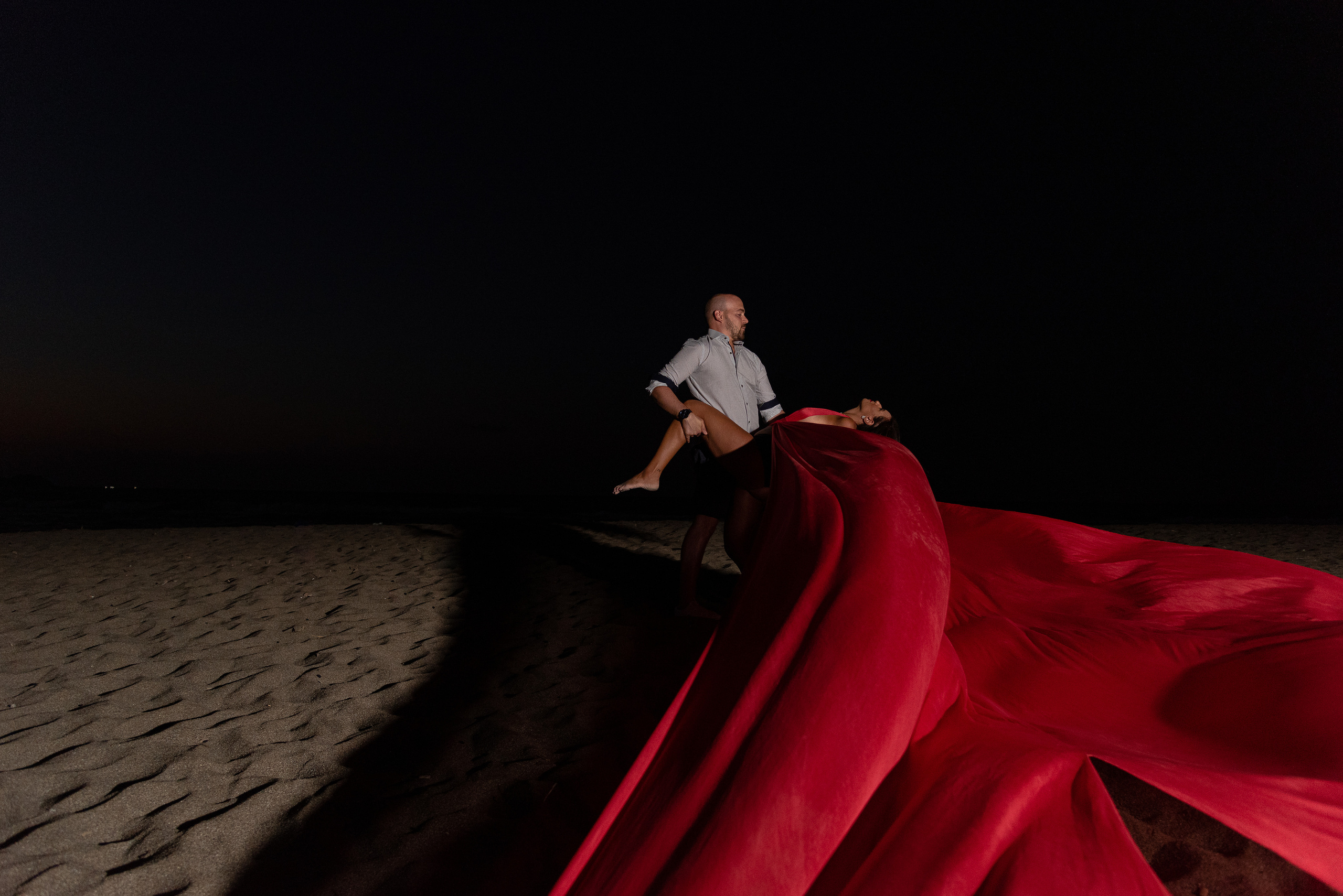 Love Story. Photographer In Heraklion — Flying Dresses Photographer In Crete