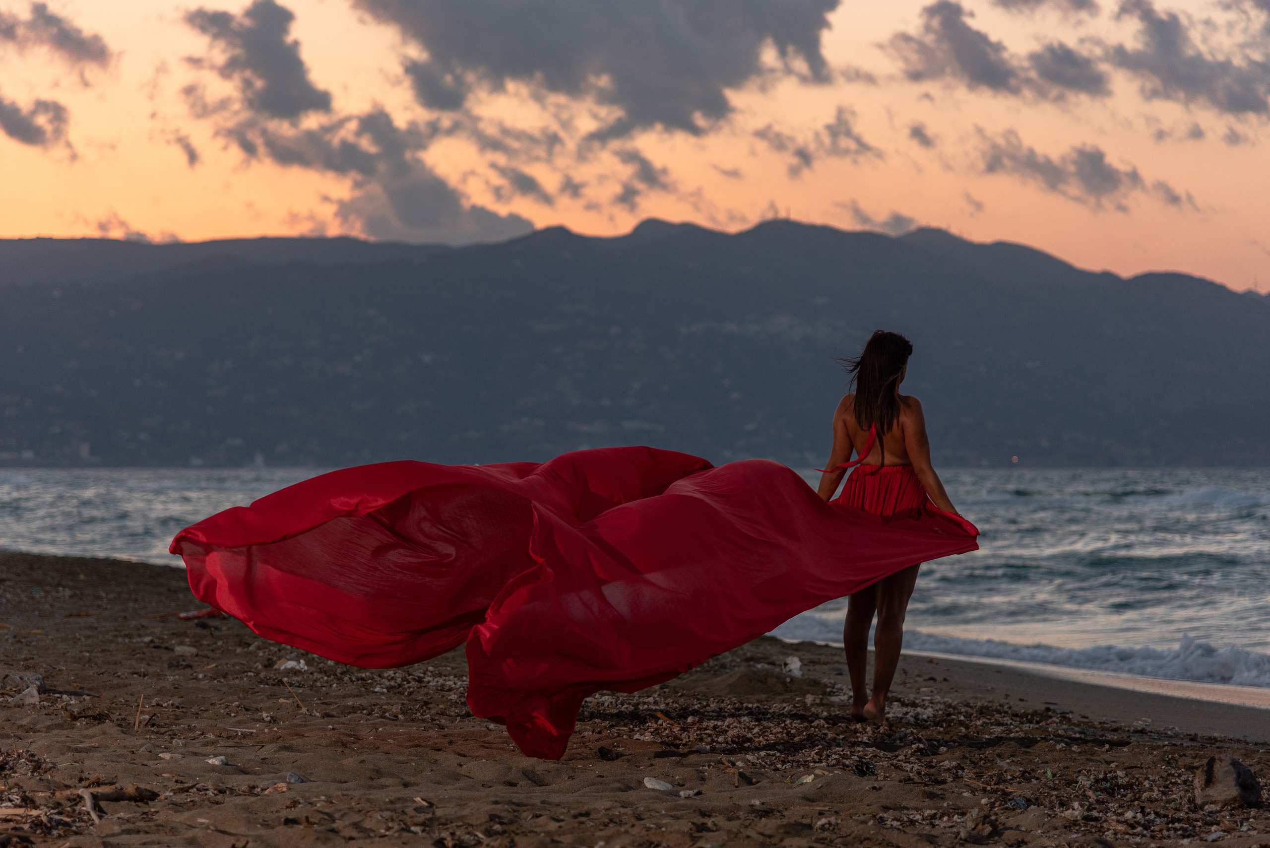 Love Story. Photographer In Heraklion — Flying Dresses Photographer In Crete