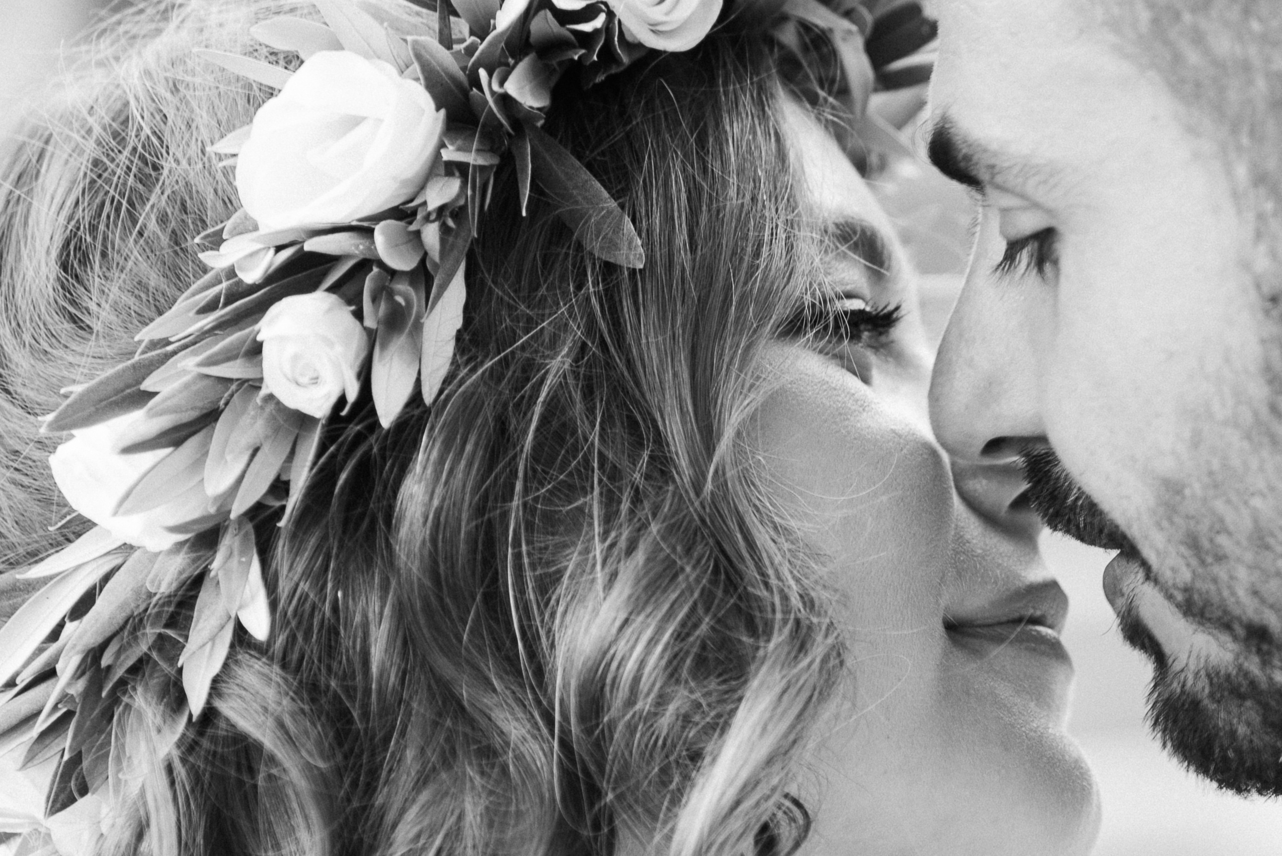 Wedding photographer in Heraklion portrait of a couple kissing