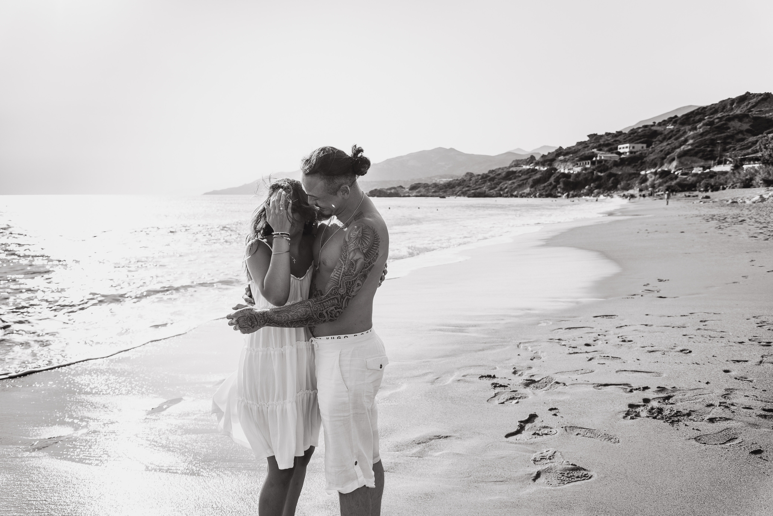 Love Story. Photographer In Heraklion — Flying Dresses Photographer In Crete