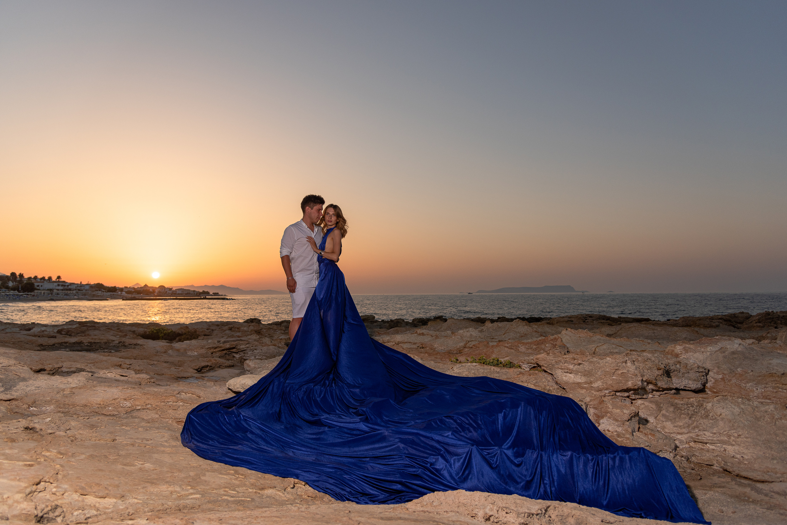 Love Story. Photographer In Heraklion — Flying Dresses Photographer In Crete