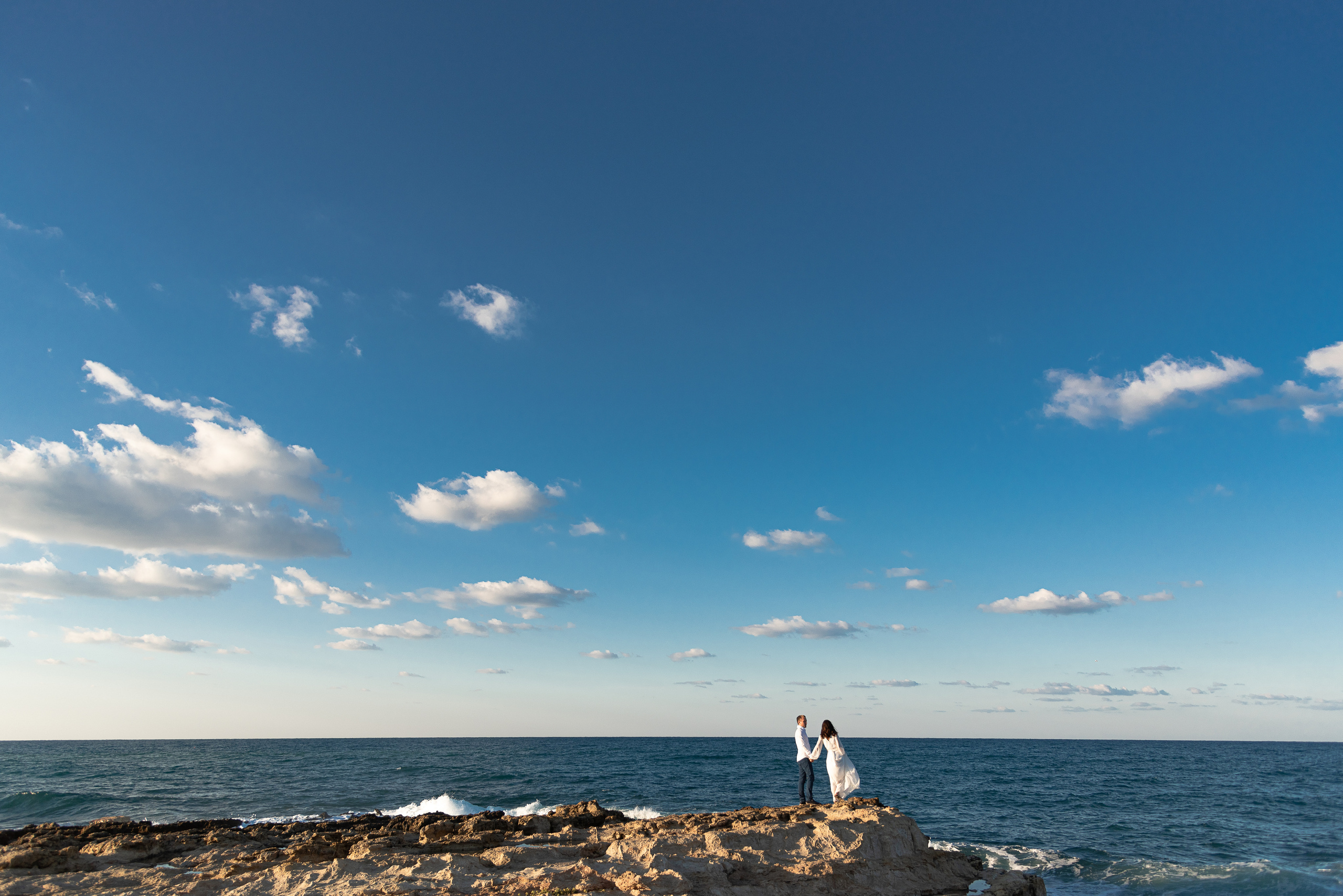Newlyweds on the beach photographer in Heraklion