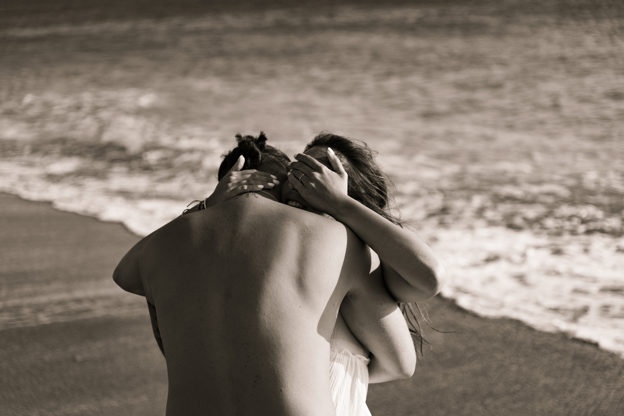 Love Story. Photographer In Heraklion — Flying Dresses Photographer In Crete