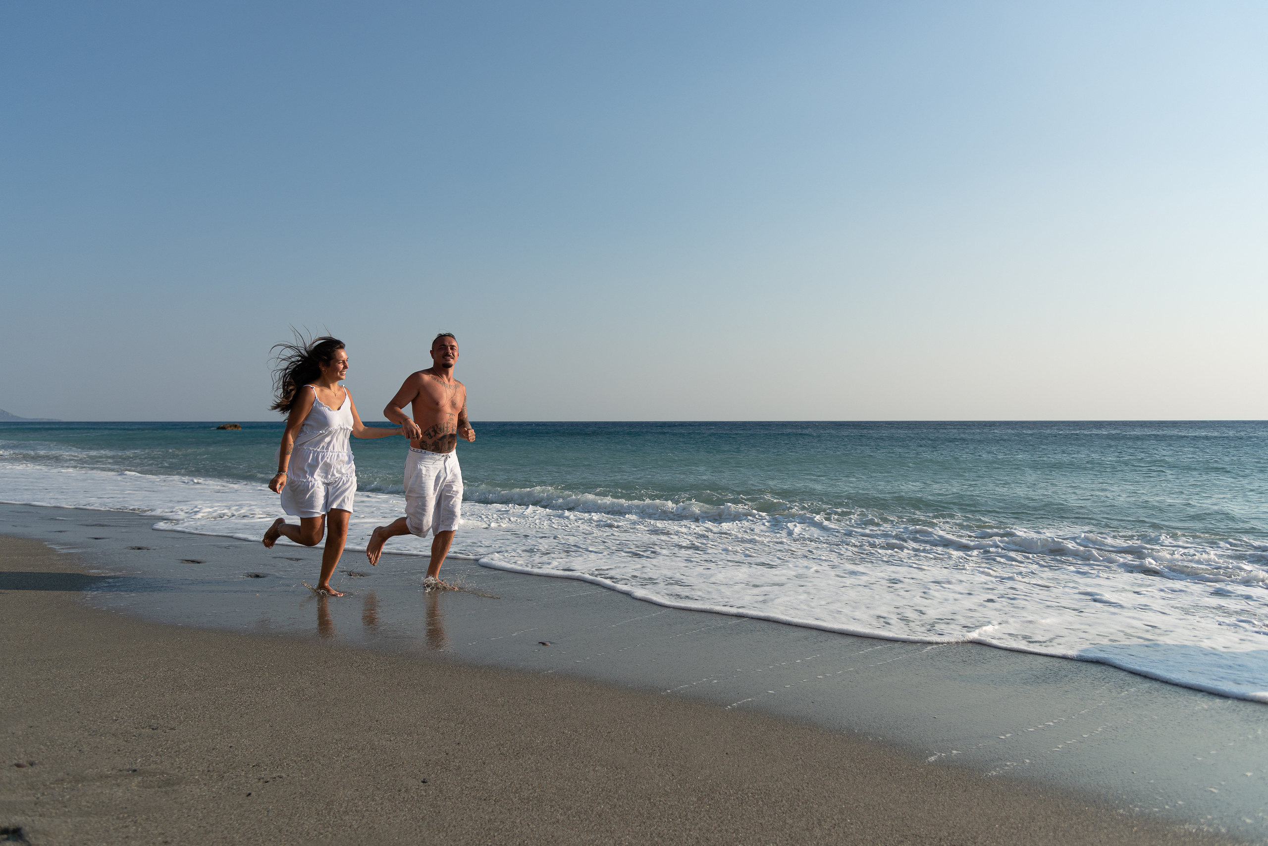 Love Story. Photographer In Heraklion — Flying Dresses Photographer In Crete