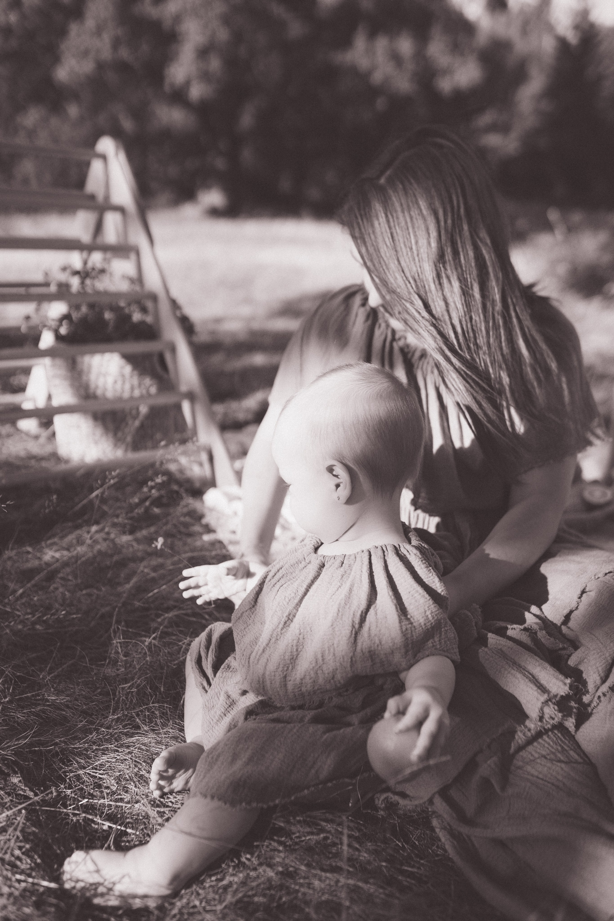 Mother Earth: Proiect de Fotografie Maternitate | Mădălina Beda. Madalina Beda- Artist vizual, fotograf, doula la nastere, consultant babywearing Brasov si in toata tara