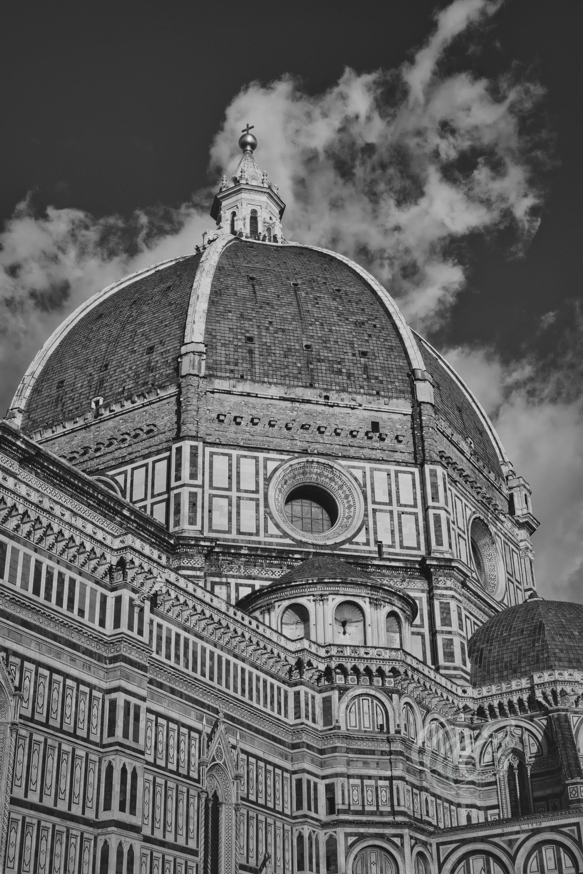 Florence Italy - Cupola del Brunelleschi - B&W - B&W Matte - Eduardo Bartoli Fine Art Photography – Matte black-and-white photo of Brunelleschi's Dome in Florence, Italy, showcasing its architectural detail and grandeur.