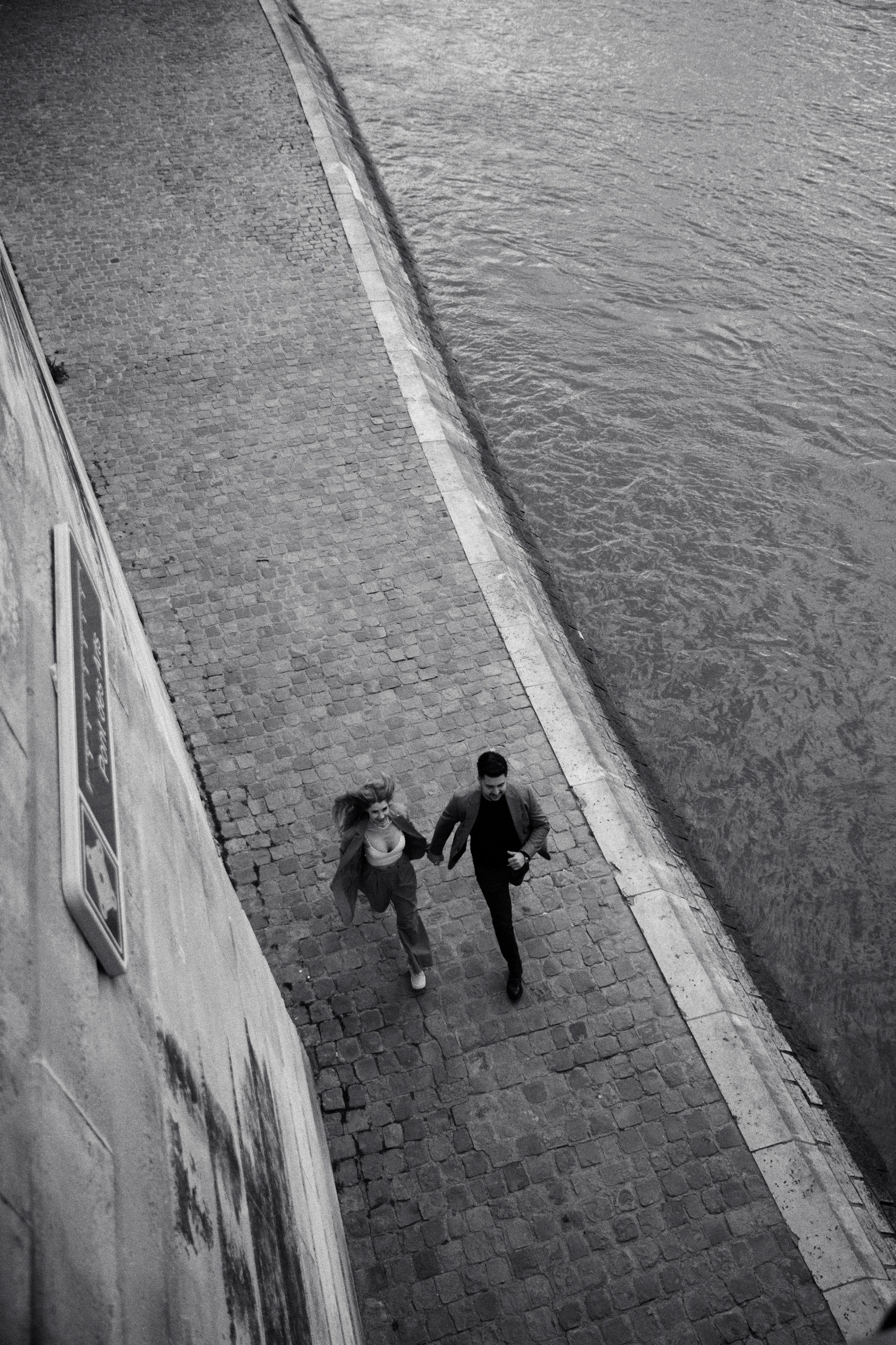 Couple Photo Walk in Paris — Romantic Lifestyle Photography. Paris Wedding Photographer