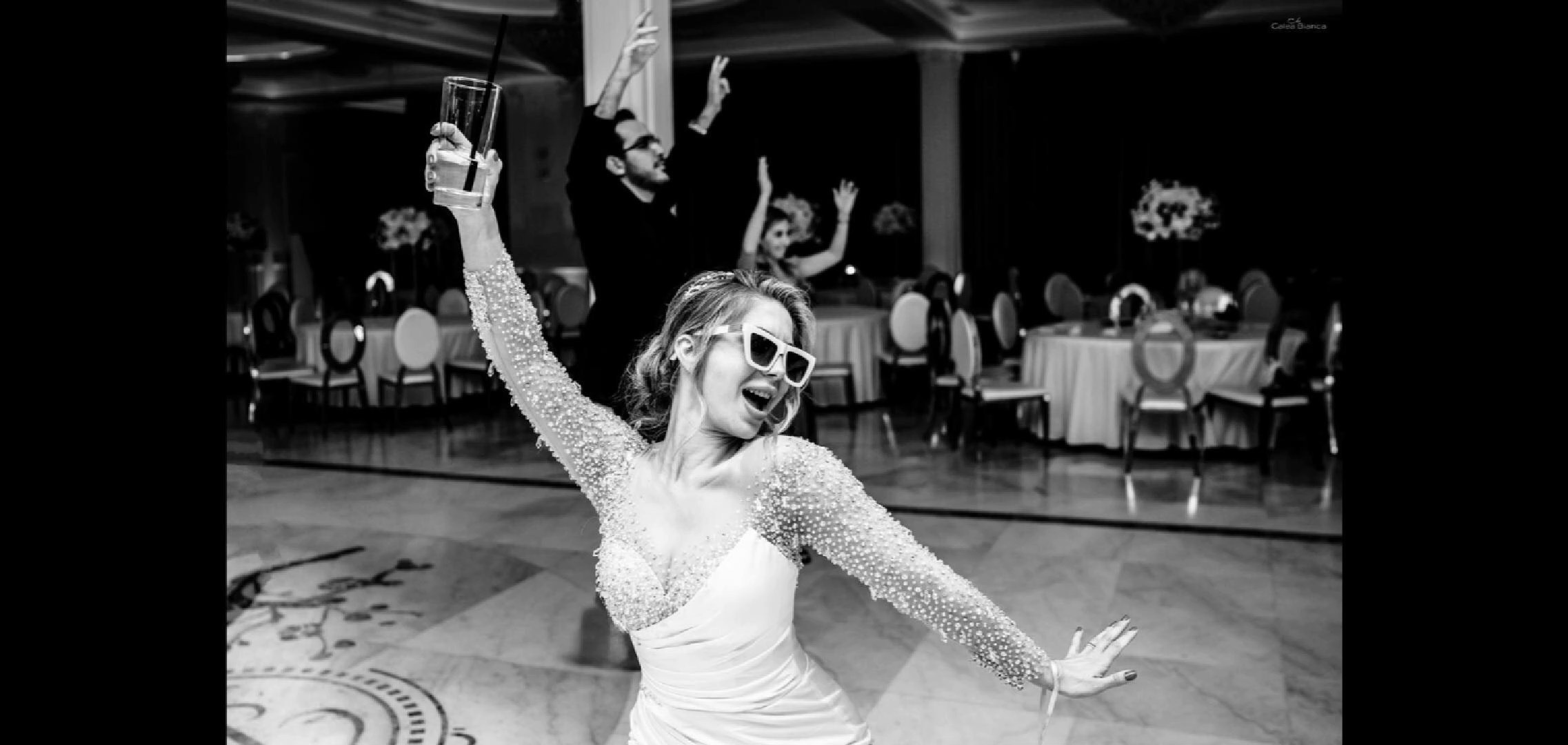 Behind the scene. Acasă