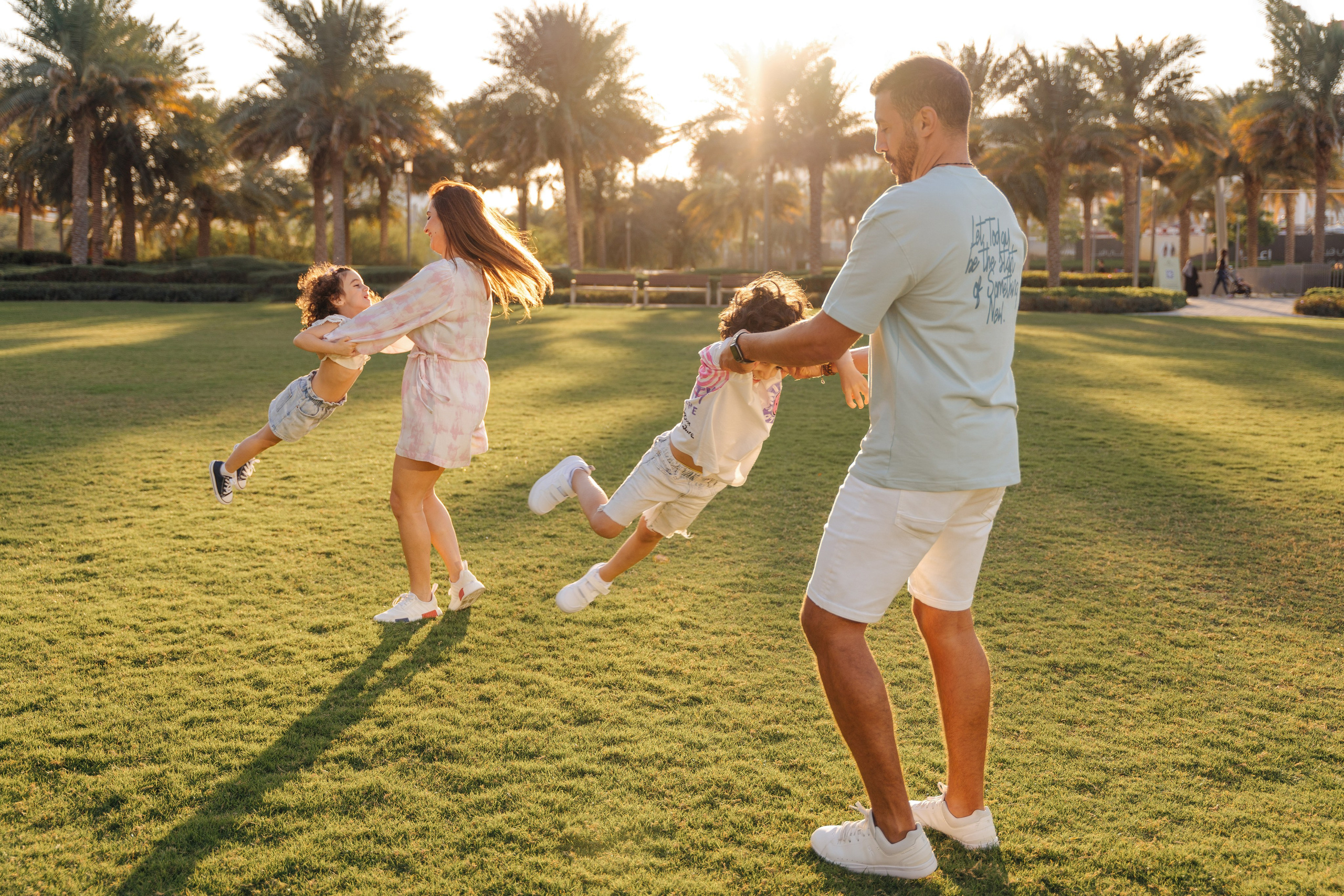 Family fun and play in the park. Angela Iakovleva — Family Photographer in Dubai