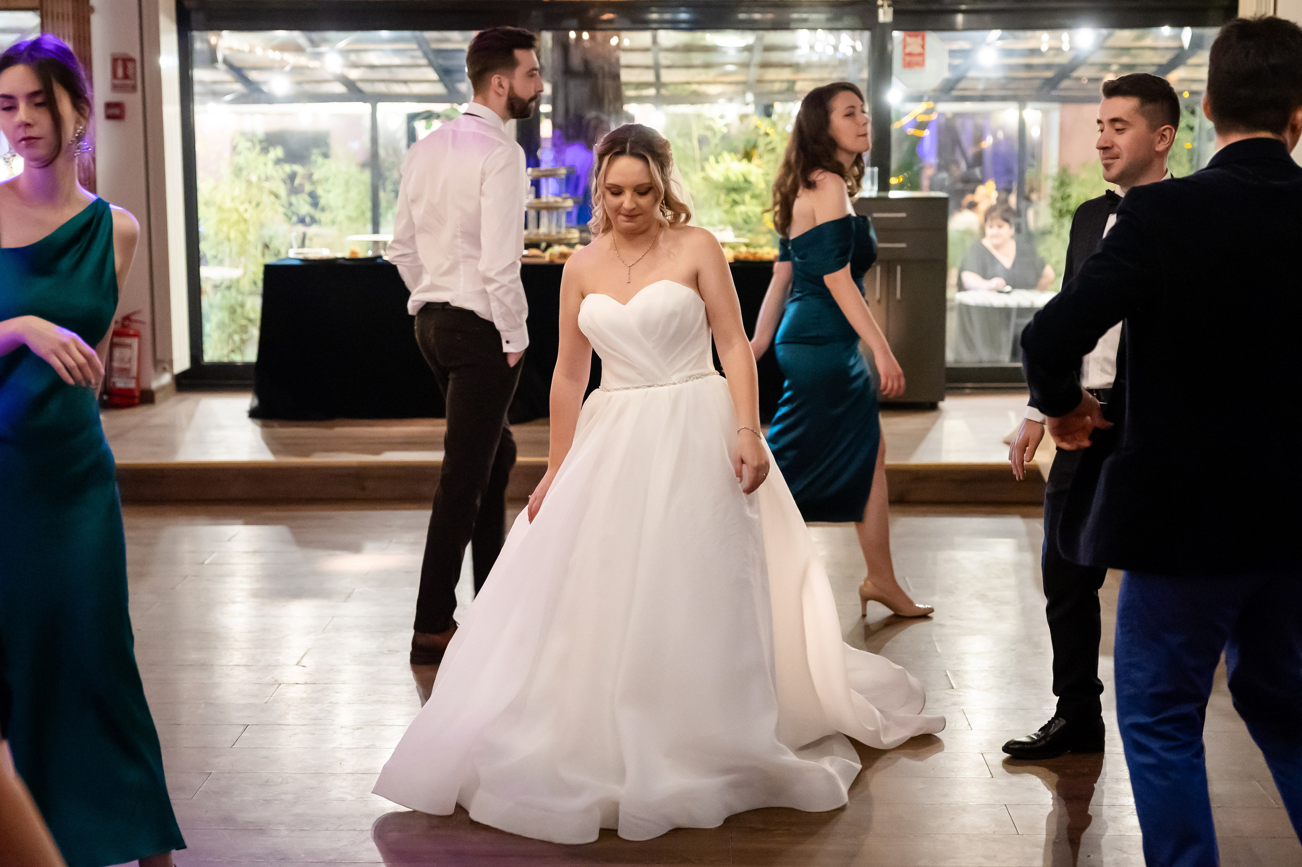 Nunta Velveto Pool. MDimaFotoStudio. Fotograf de nuntă, evenimente private și de familie