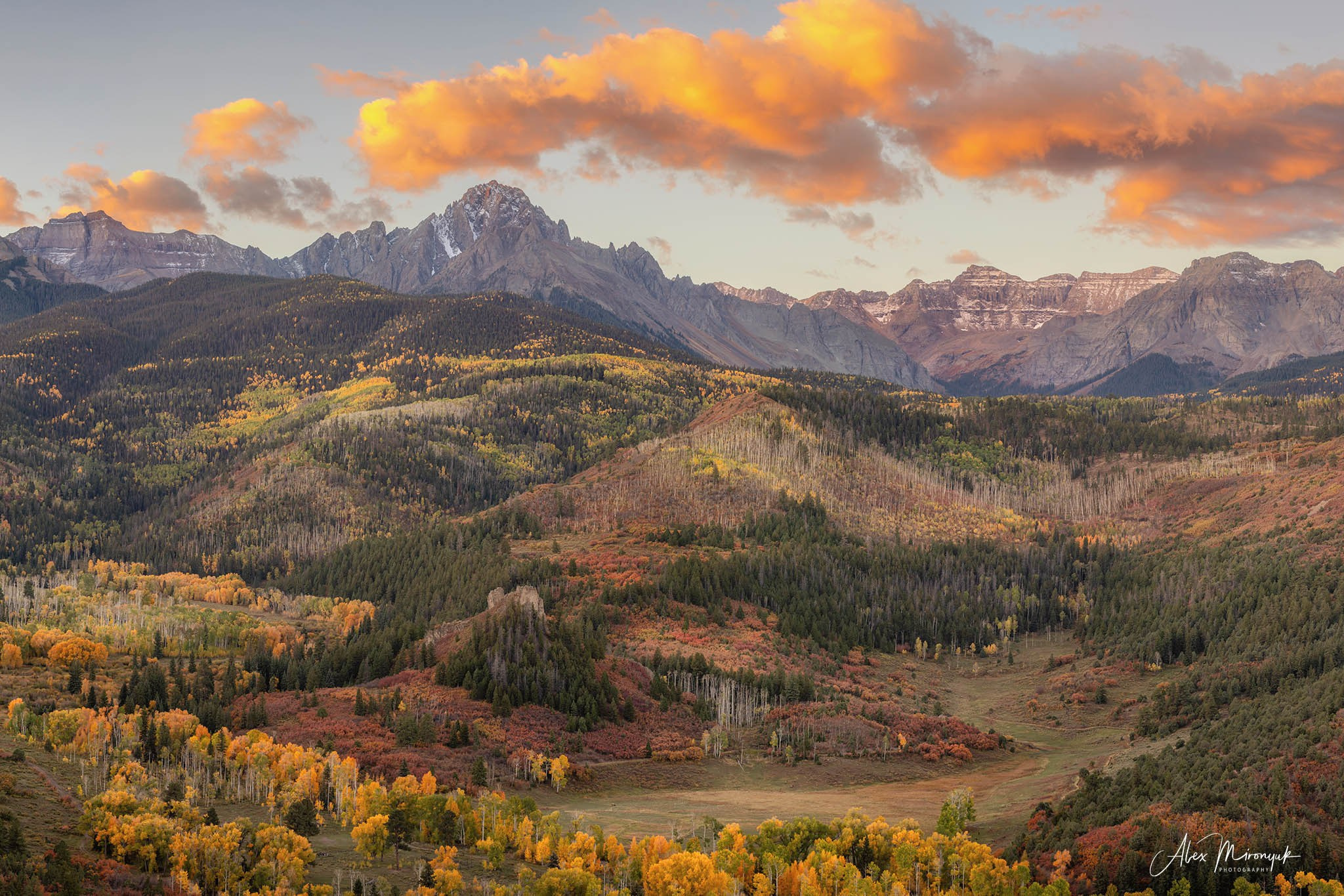 Fall Colors Of Colorado. Pet, Senior, Landscape, portrait studio, photographer in Miami and Sou