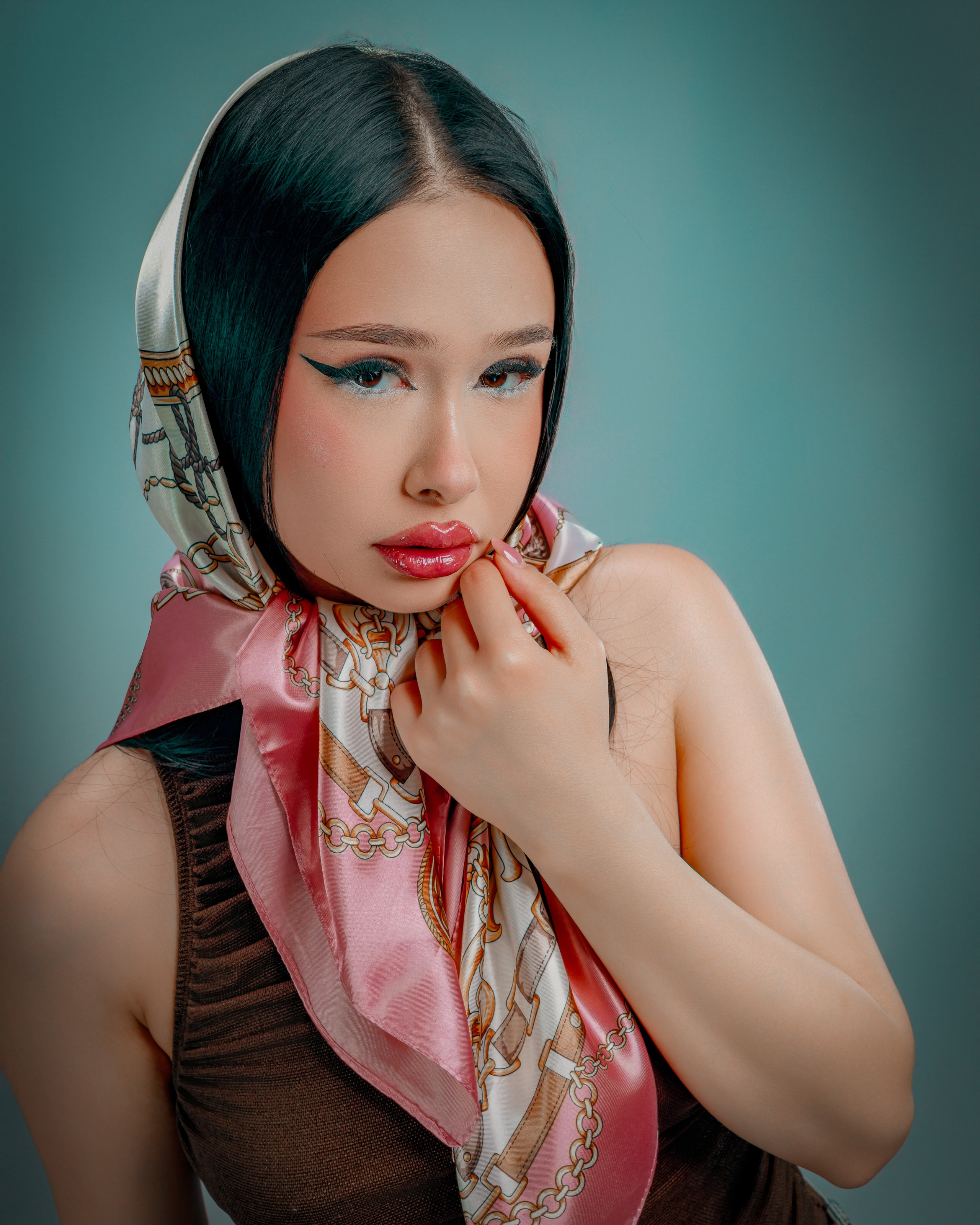 Studio foto profesional în București, specializat în portrete, beauty, fashion și fotografie de produs. Lumini de calitate. – Mitroi Iulian