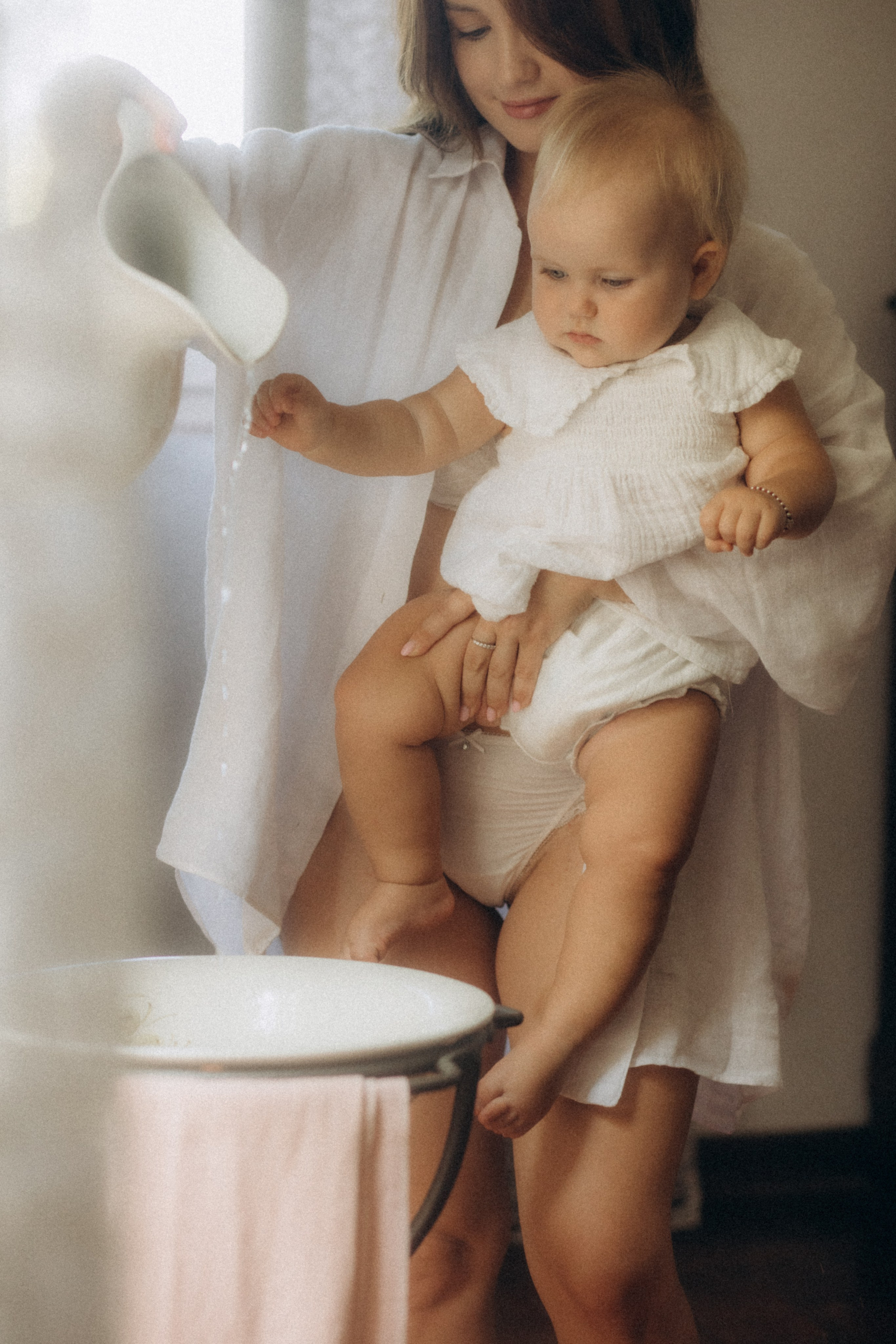 Maman et fille: la tendresse intemporelle. Je suis Olga, votre photographe de famille à Metz et dans toute la France