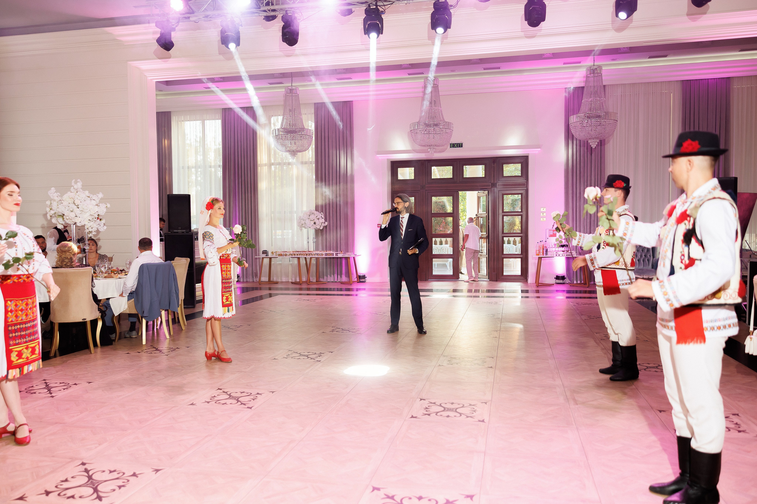 Eugen & Livia — Grand Elysee — Wedding Day. Servicii Foto și Video 067188353