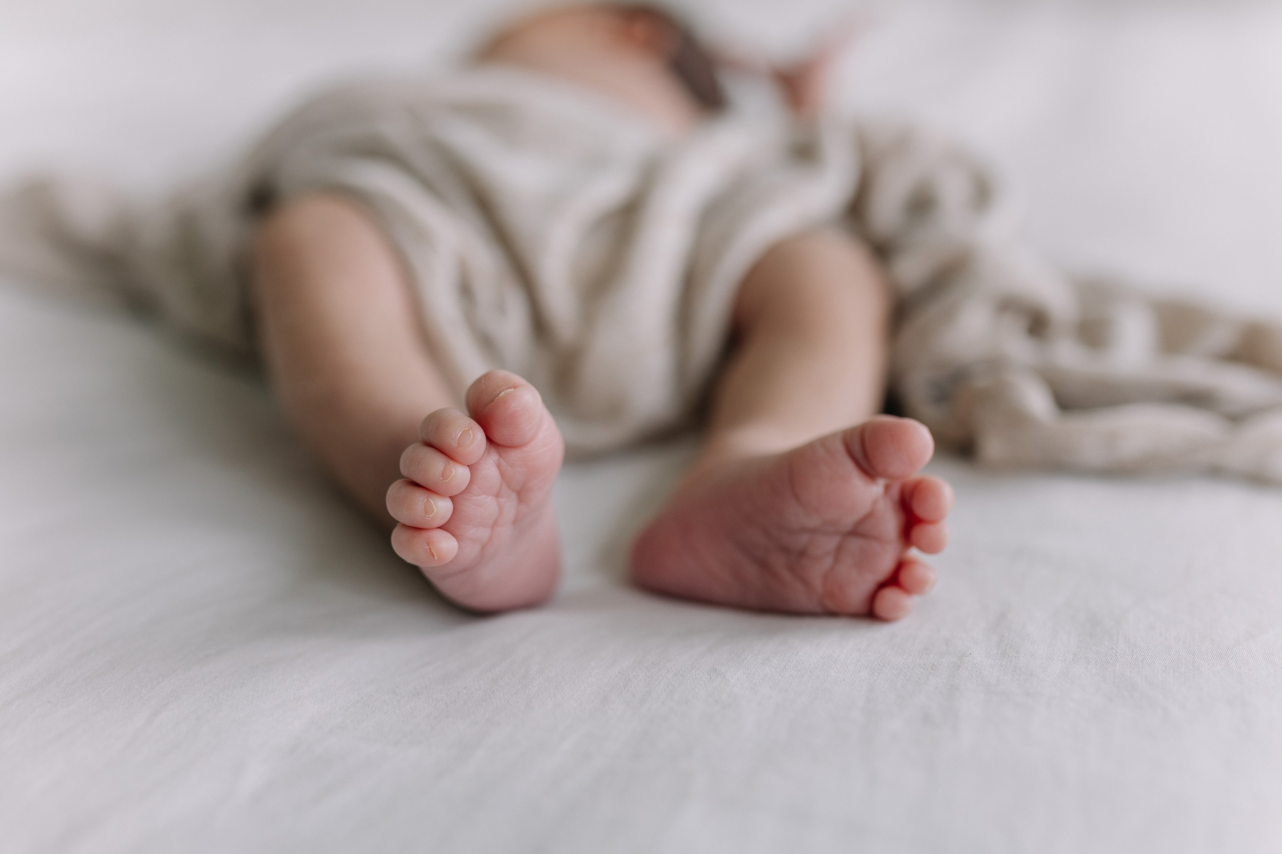 Newborn Home Photo Session. Maternity, newborn photographer in the Bay Area|Iryna Rakivnenko