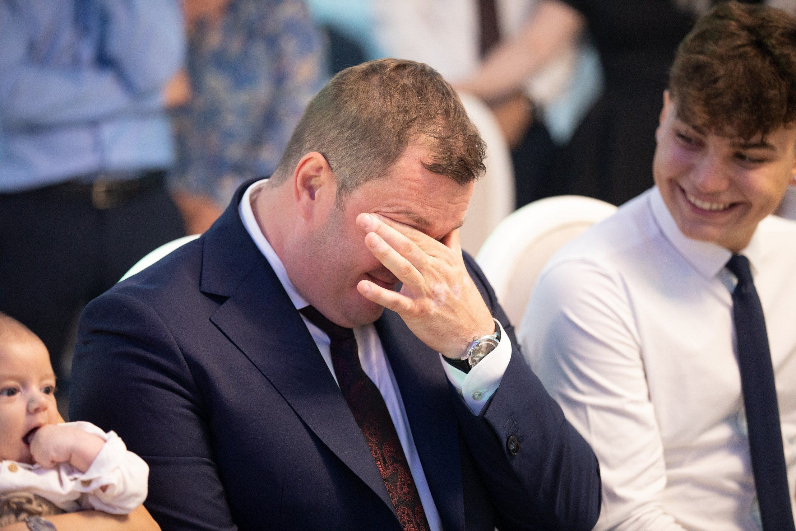 fotograf botez , fotografie botez Botoșani, fotograf Alin Chirilă, amintiri botez, fotografii botez, botez Miruna Parascheva, fotograf copii, fotografie botez în Botoșani-alt="botez , fotografie botez Alin Chirilă, amintiri botez, fotografii emoționante botez Botoșani"-- fotografii-botez-bebelus- amintiri-botez-micuț- moment-sfânt-crestinare- fotografie-emotionanta-botez- detalii-botez-bebelusi- parinti-fericiti-la-botez- fotograf-botez-profesionist- botez-in-biserica-ortodoxa- micuț-botezat-cu-emoție- zâmbete-și-lacrimi-la-botez- bebeluș-la-cristelniță- decor-botez-colorat- botez-cu-dragoste-și-credință- emotie-pura-la-botez- fotograf-botez-botosani- botez-iasi-suceava-fotograf- amintiri-nepretuite-botez-- Preotul ținându-l pe micuțul Mathias Gabriel la botez, în biserica Înălțarea Domnului, Copălău  - Detalii de la botezul lui Mathias – lumânare, trusou și icoană  - Familia lui Mathias Gabriel alături de micuț, în ziua botezului  - Portret emoționant cu mama și bebelușul în brațe, în biserică,fotograf profesionist evenimente Botoșani, Iași, Suceava, Fălticeni, Bacău, Pașcani, Roman - AlinoFotoStudio by Alin Chirilă - servicii foto nuntă, botez, cununie, ședințe foto creative, albume personalizate, fotografii emoționante și calitative pentru cele mai importante momente din viață,fotograf nuntă Botoșani Alin Chirilă,  ședință foto botez Iași - AlinoFotoStudio,  servicii fotograf profesionist evenimente Suceava,  fotograf cununie civilă Fălticeni - Alin Chirilă,  album foto nuntă personalizat Bacău.“Bebeluș botezat în biserică, ținut în brațe de nași”	•	“Detaliu cu lumânarea de botez decorată cu flori albe”	•	“Părinți emoționați alături de copilul lor la ceremonia de botez”	•	“Masa festivă de botez cu decor tematic și tort personalizat”	•	“Momentul în care preotul toarnă apă sfințită pe fruntea bebelușului”	“Bebeluș în rochie albă de botez, zâmbind în brațele mamei”	•	“Detaliu cu cruciulița de botez așezată pe o pernă de satin”	•	“Părinți și nași aprinzând lumânările în timpul ceremoniei de botez”	•	“Tort de botez decorat cu figurine tematice și numele copilului”	•	“Copil botezat dormind liniștit în pătuțul decorat festiv”	•	“Momentul în care preotul binecuvântează copilul în fața altarului”	•	“Invitați adunându-se în jurul mesei festive la petrecerea de botez”	•	“Bebeluș ținând în mână o jucărie personalizată primită la botez”	•	“Familie fericită pozând împreună după ceremonia de botez”	•	“Decor tematic cu baloane și flori la locația petrecerii de botez” fotograf Botoșani fotograf evenimente fotograf botez Alin Chirila fotograf alinofotostudio.fotograf botez Amelis Maria, fotografie botez Botoșani, fotograf Alin Chirilă, amintiri botez, fotografii botez, botez Amelis Maria, fotograf copii, fotografie botez în Botoșani,