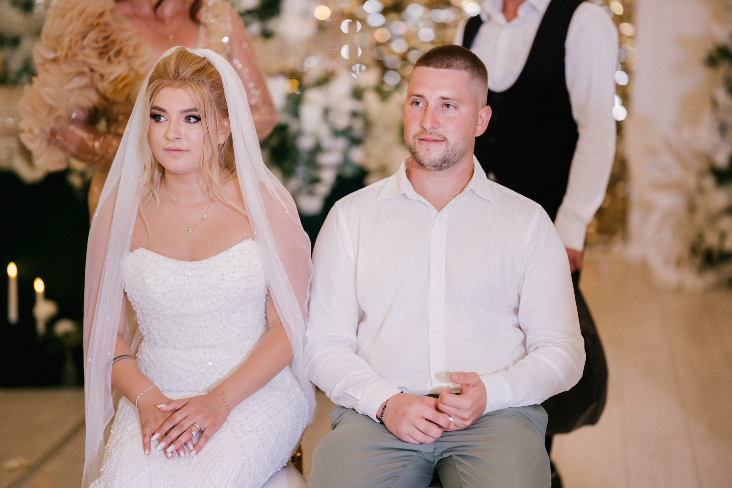 - mireasă Lavinia pregătire casa părintească Hârlău- mire Mihai pregătire Flămânzi cavalerii de onoare- fotograf nuntă Casa Jorovlea- ședință foto miri Mihai și Lavinia- nuntă elegantă Casa Jorovlea- fotografie de nuntă naturală România- domnișoare de onoare pregătire mireasă- emoții nuntă biserică- dansul mirilor Casa Jorovlea* fotograf profesionist nuntă Botoșani Iași* fotografie documentară de nuntă- familie și prieteni la nuntă- nași Mihai și Nicoleta nuntă- portret mireasă în lumină naturală- petrecere nuntă Casa Jorovlea- Nuntă Mihai și Lavinia – momente emoționante din ziua nunții, pregătirile mirilor în Hârlău și Flămânzi, ceremonia religioasă și ședința foto realizată de  AlinoFotoStudio -  Mireasa Lavinia în timpul pregătirilor la Hârlău-  Mihai pregătit de cavalerii de onoare în Flămânzi - Ceremonia religioasă a mirilor Mihai și Lavinia-Ședință foto romantică de nuntă Mihai și Lavinia - Dansul mirilor la petrecerea de nuntă -  fotograf nuntă Iași-  fotograf nuntă Botoșani- wedding photography Romania- AlinoFotoStudio - AlinoFotoStudio - Alin Chirilă fotograf - fotograf Botoșani - fotograf Iași - fotograf Hârlău - fotograf Bacău - fotograf Suceava - fotograf București - fotograf Neamț - servicii foto video - fotograf evenimente - fotograf nuntă - fotograf botez - wedding photographer Romania - ședință foto nuntă - fotografie de eveniment - wedding photography - fotografie profesională - fotograf profesionist România- povestitor prin fotografie, servicii foto - video -profesionale