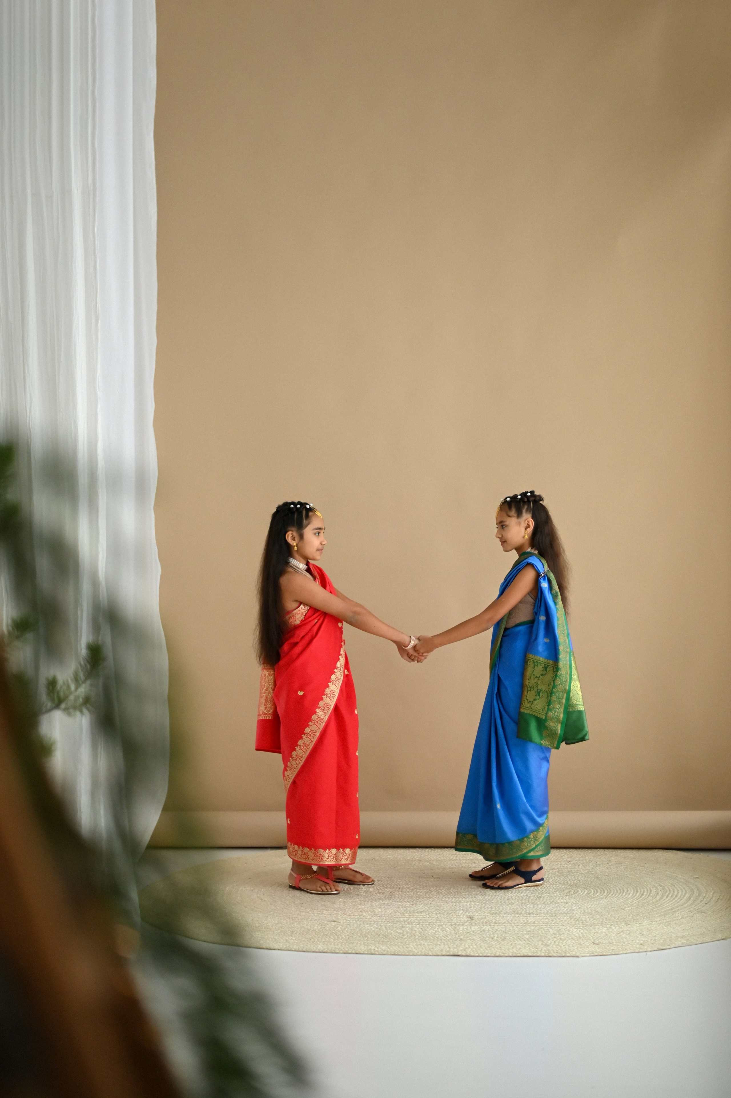 Сестры. Детский и семейный фотограф в финляндии дина пулкка. контент фотограф