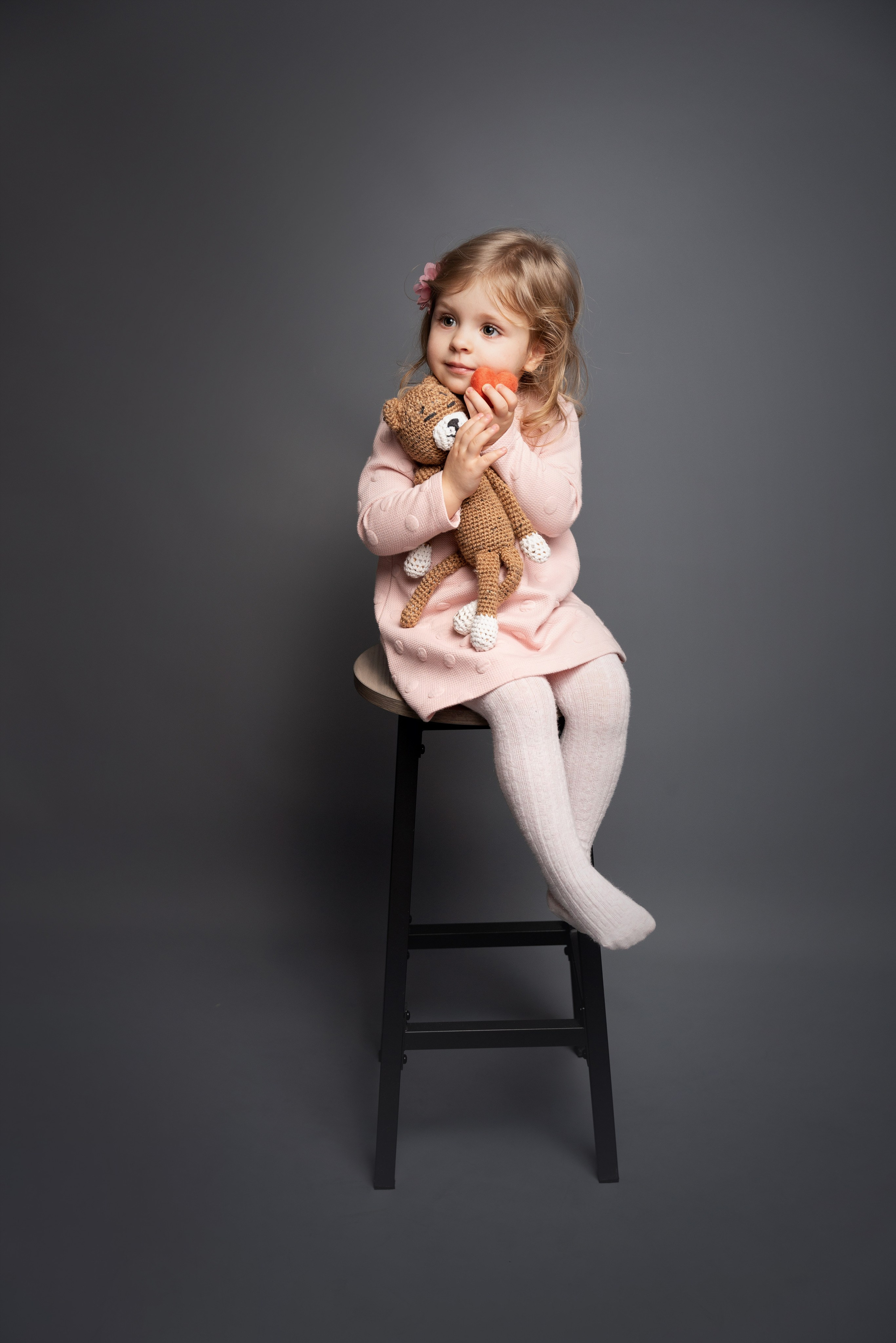 schlichte Studiofotografie für kleine Mädchen