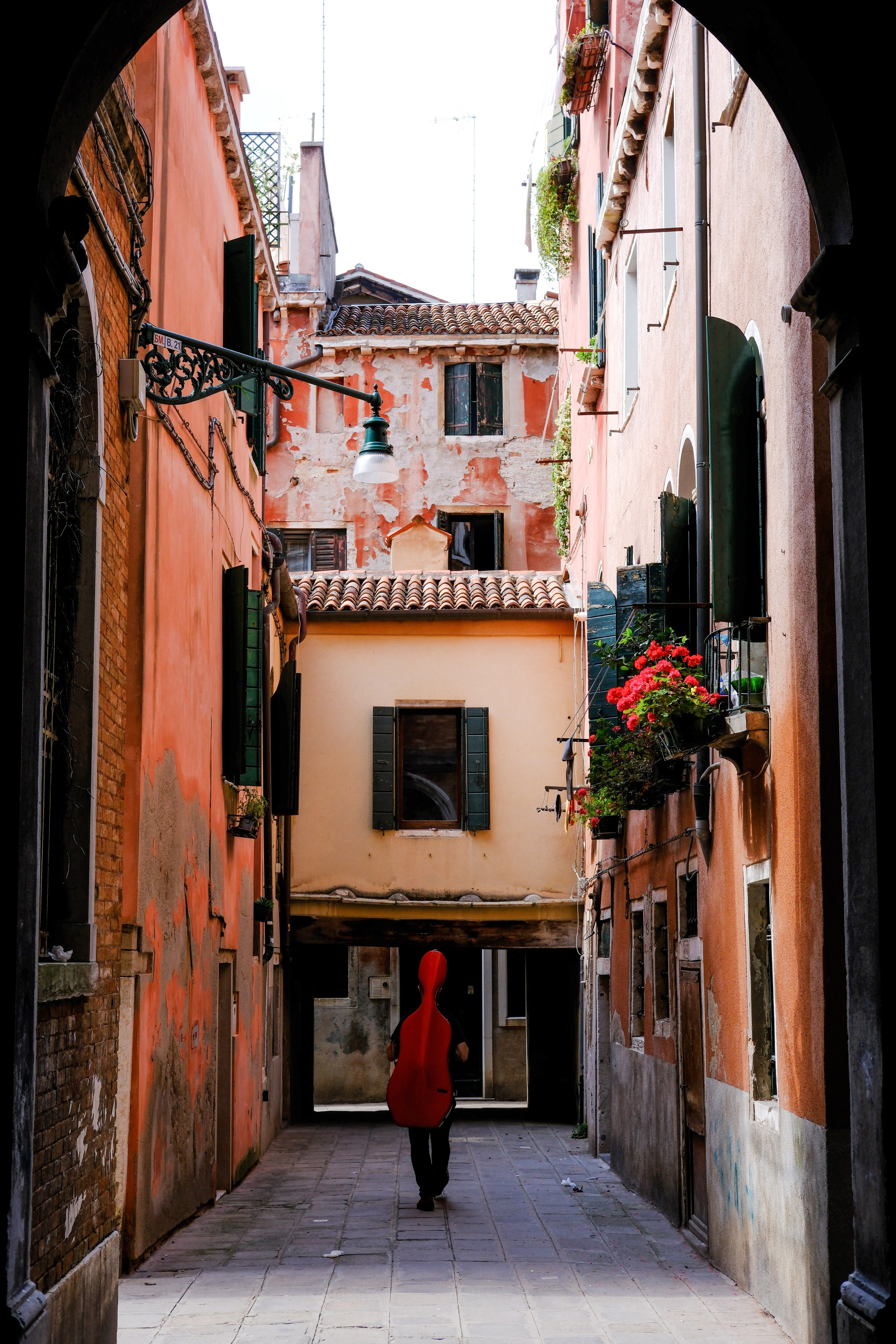 Italy. Look Around You