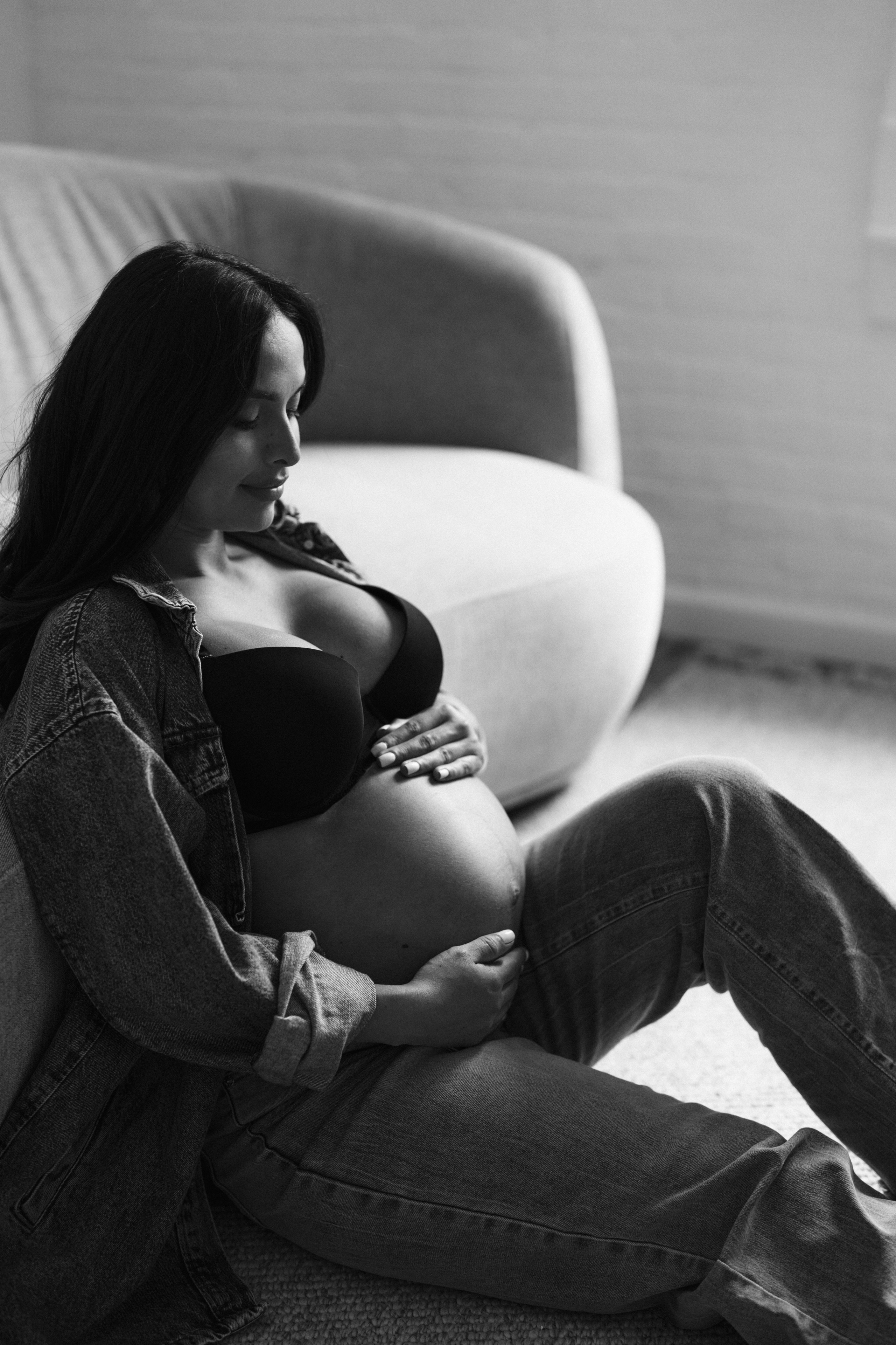 Gessyca. Modern maternity photographer in Long Island New York