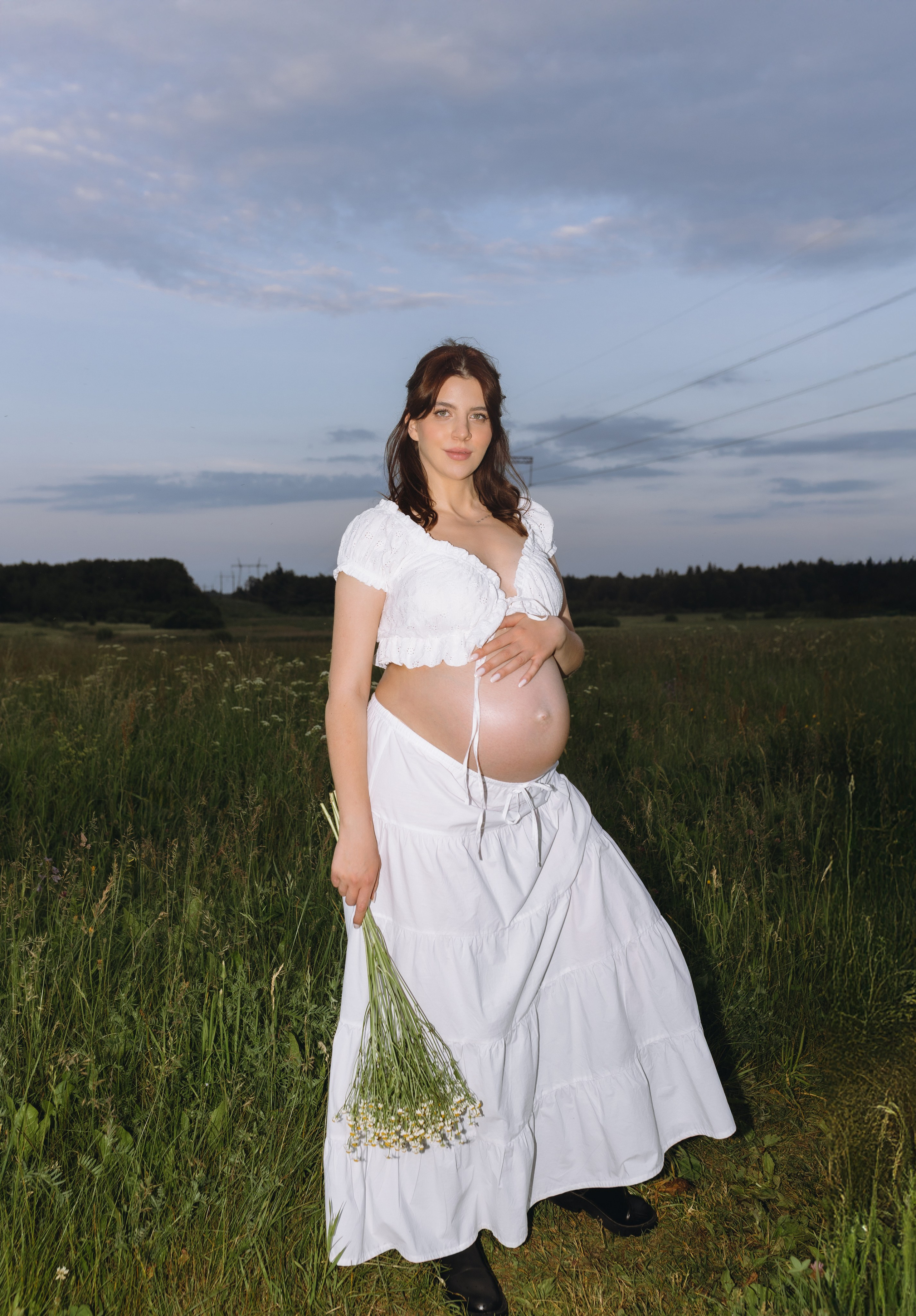 Lera & Maksim | laukimo fotosesija pievoje saulei besileidžiant. Vestuvių ir šeimų fotografė Lena Bondarenko / belove photo
