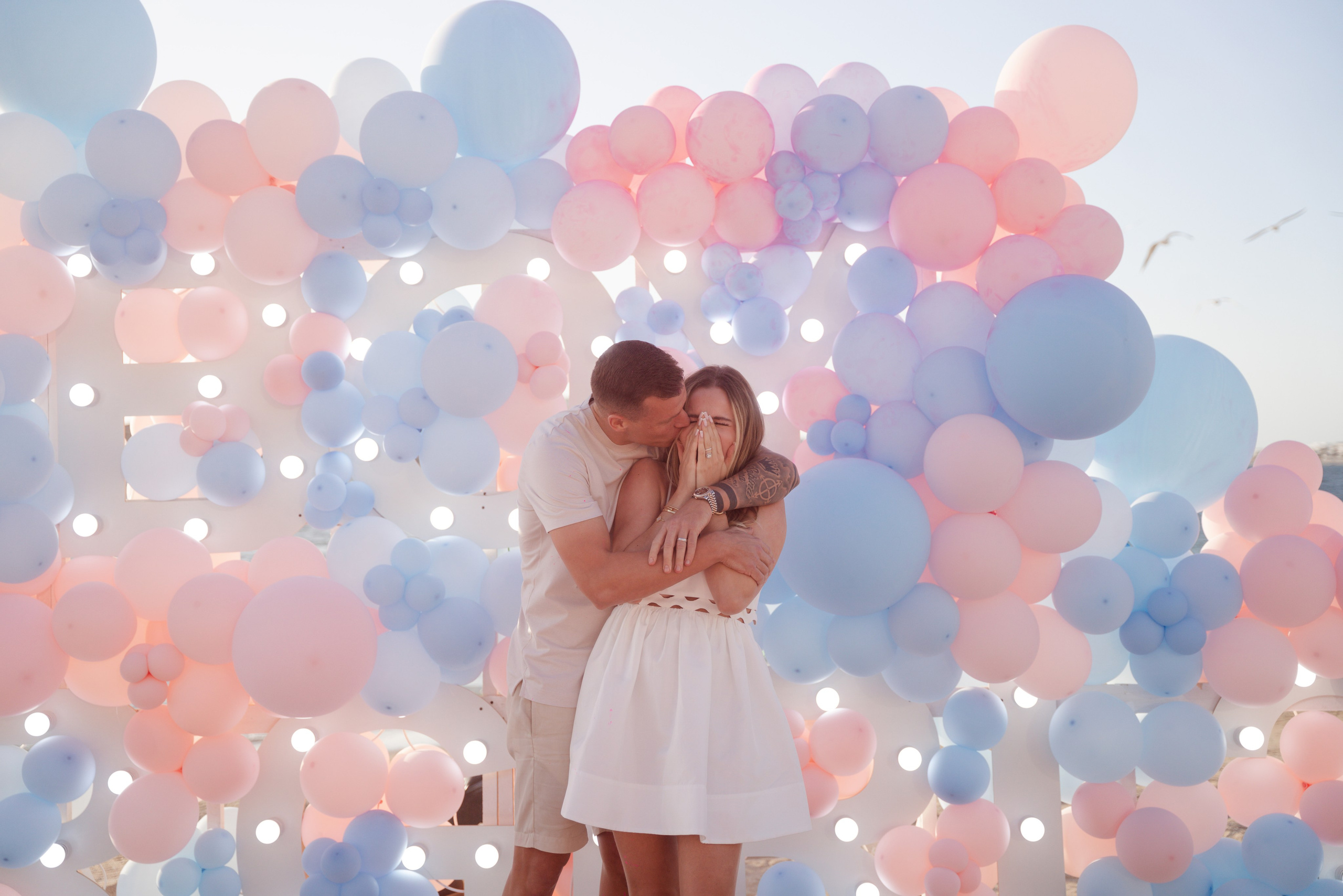 Creative gender reveal party. Angela Iakovleva — Family Photographer in Dubai