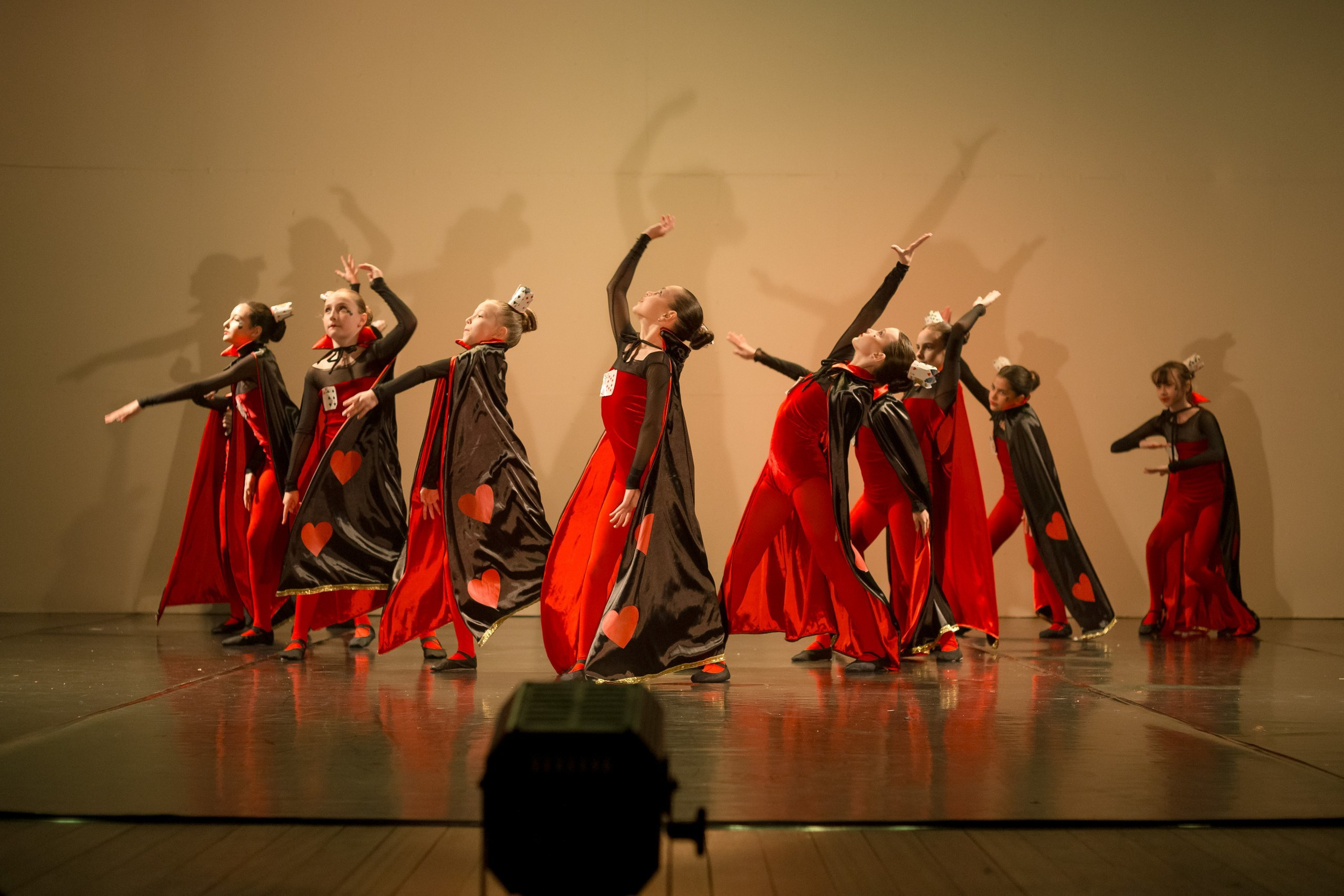 Espetáculo Teatral Alice no País das Maravilhas — Recriarte