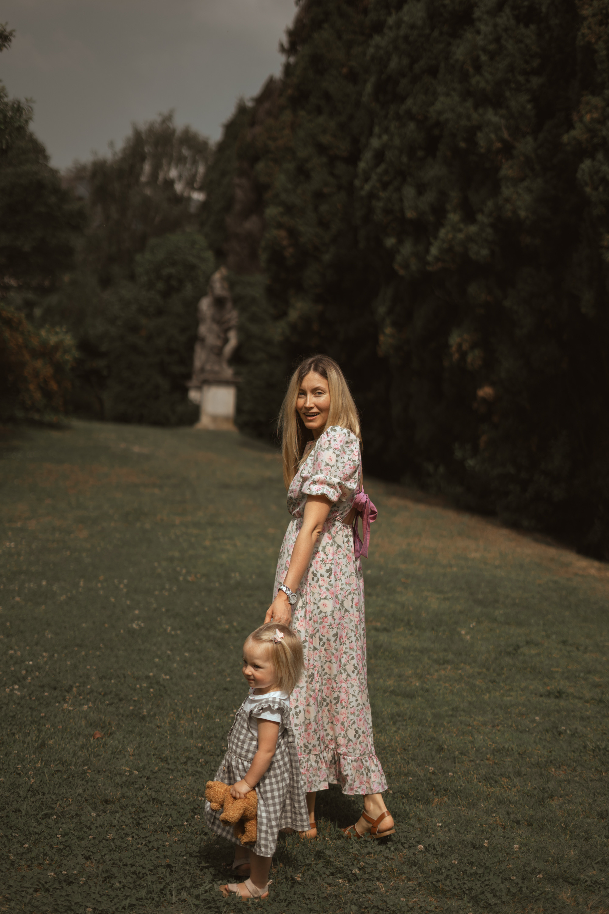 Tania and Glafira. PHOTOGRAPHER IN ITALY