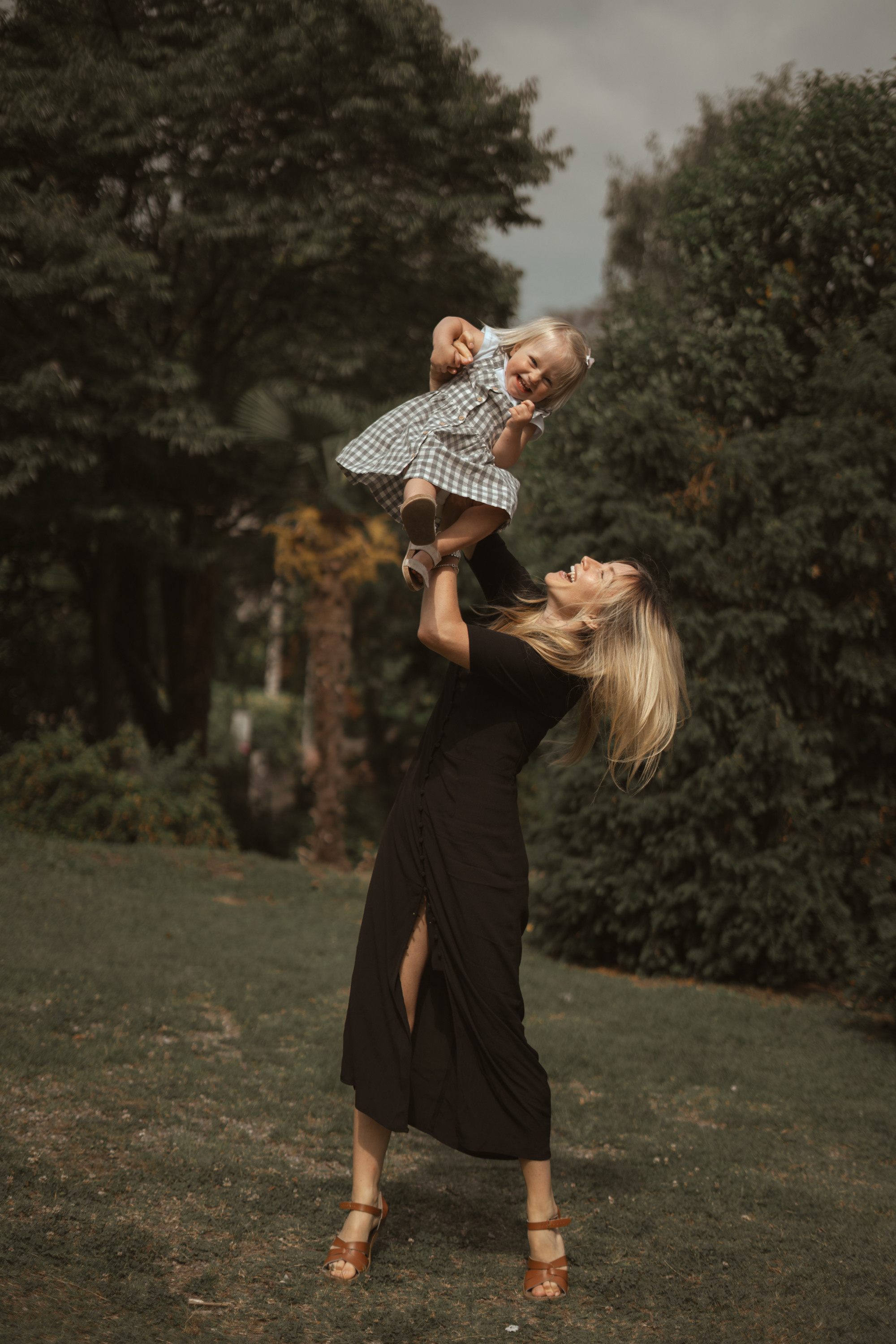 Tania and Glafira. PHOTOGRAPHER IN ITALY