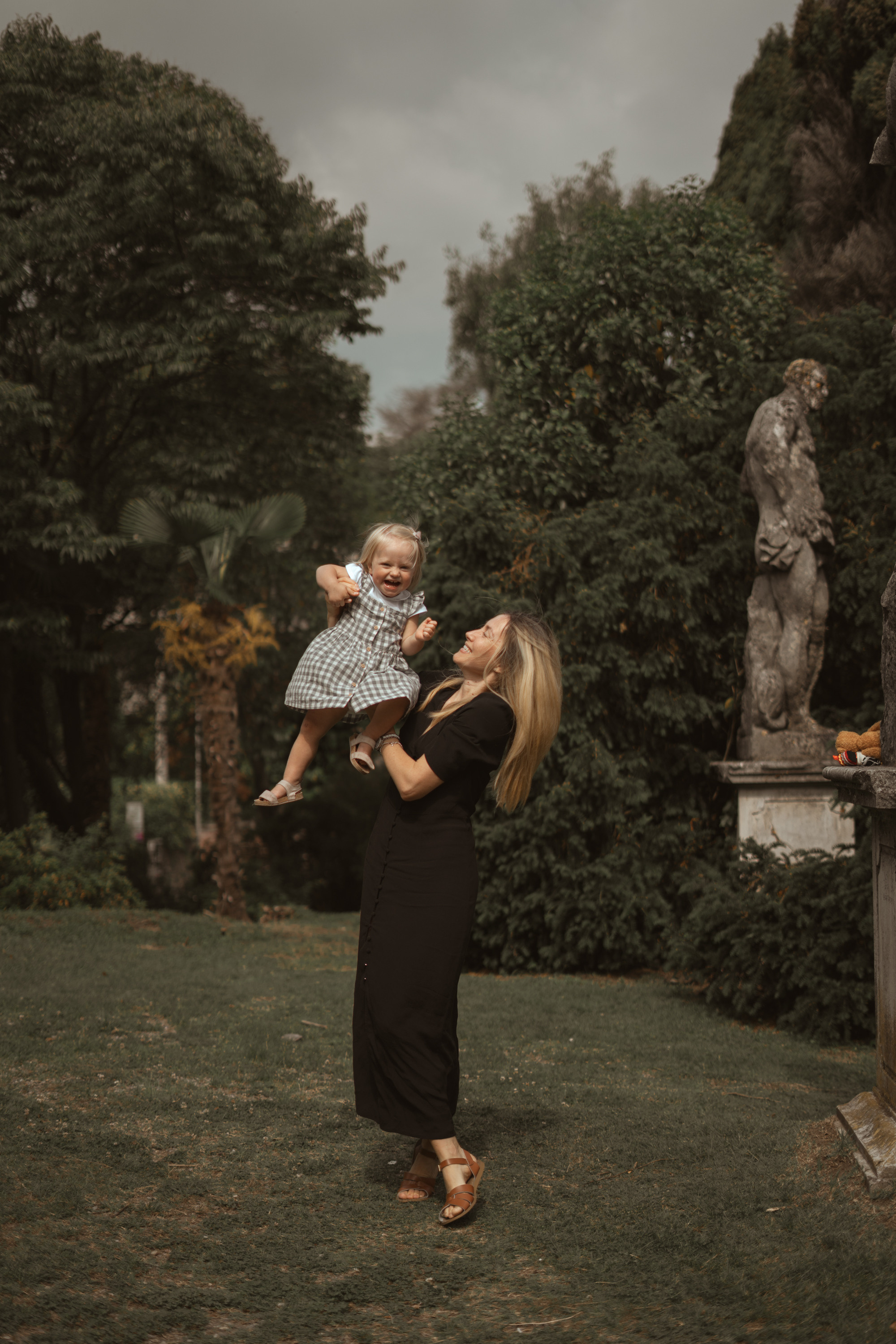 Tania and Glafira. PHOTOGRAPHER IN ITALY