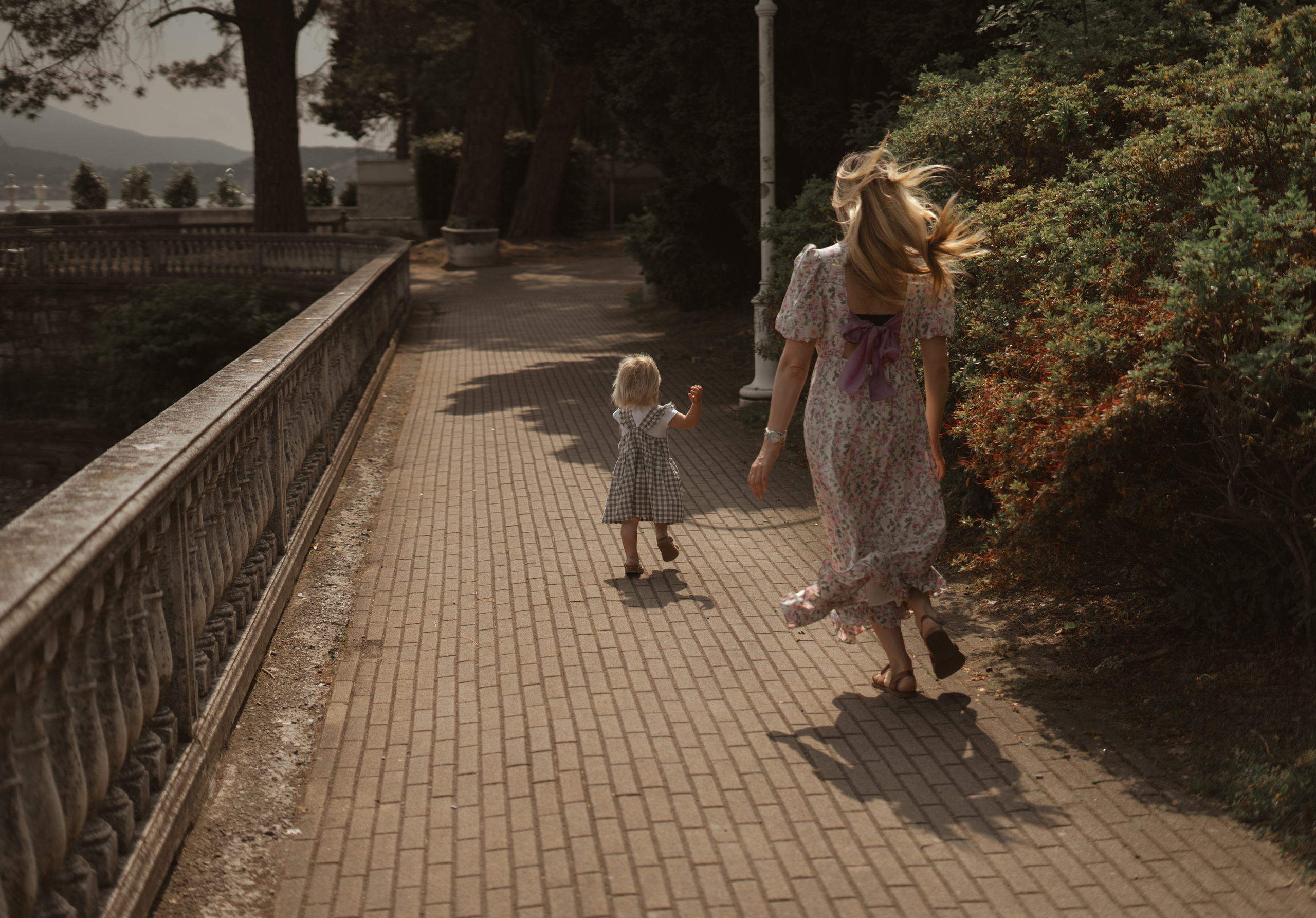 Tania and Glafira. PHOTOGRAPHER IN ITALY