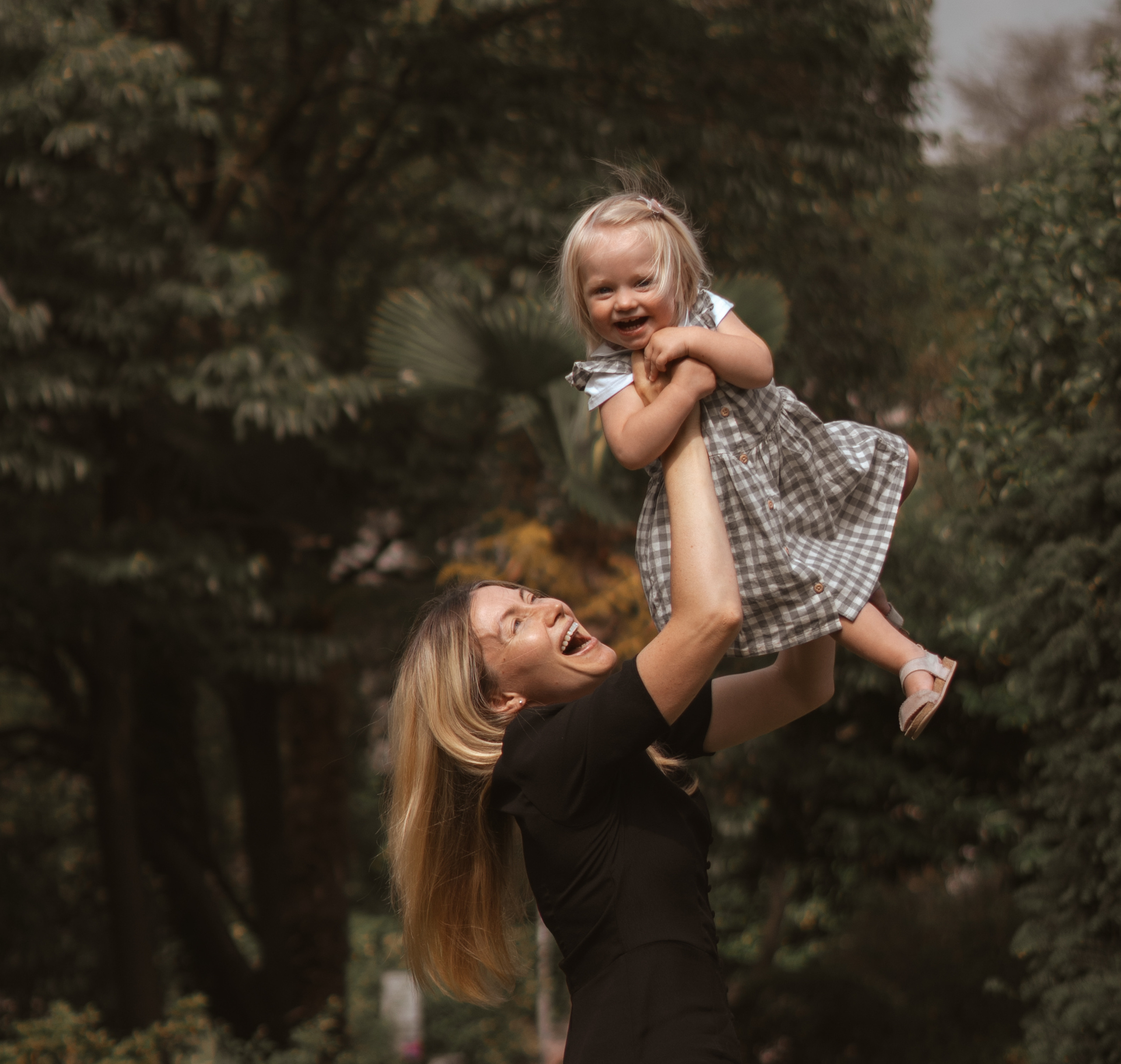 Tania and Glafira. PHOTOGRAPHER IN ITALY