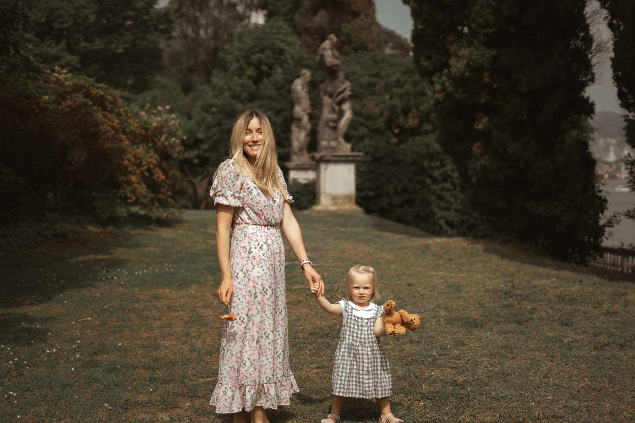 Tania and Glafira. PHOTOGRAPHER IN ITALY