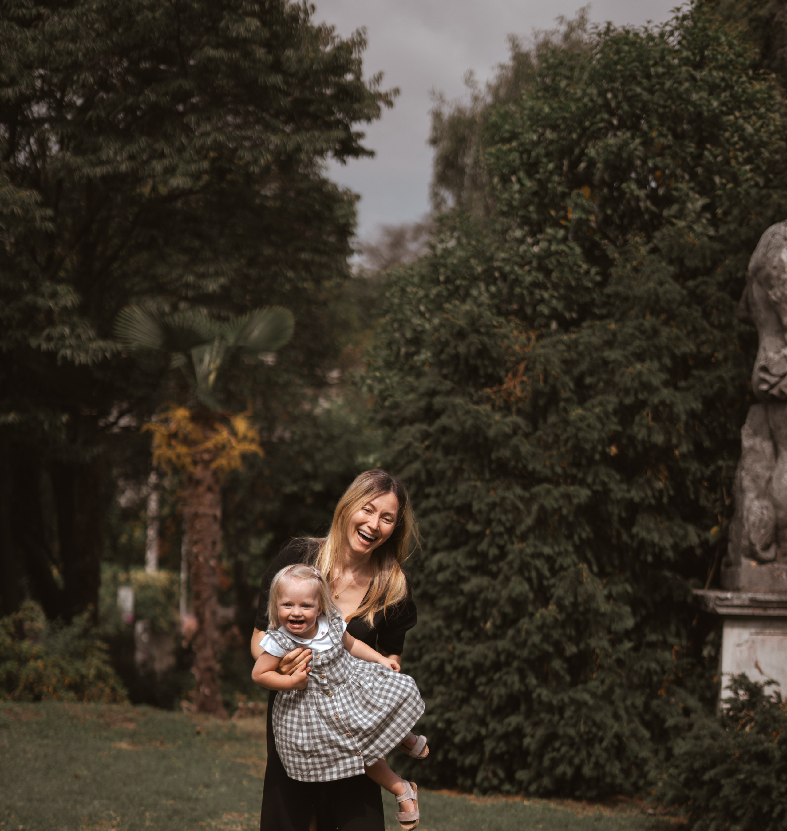 Tania and Glafira. PHOTOGRAPHER IN ITALY