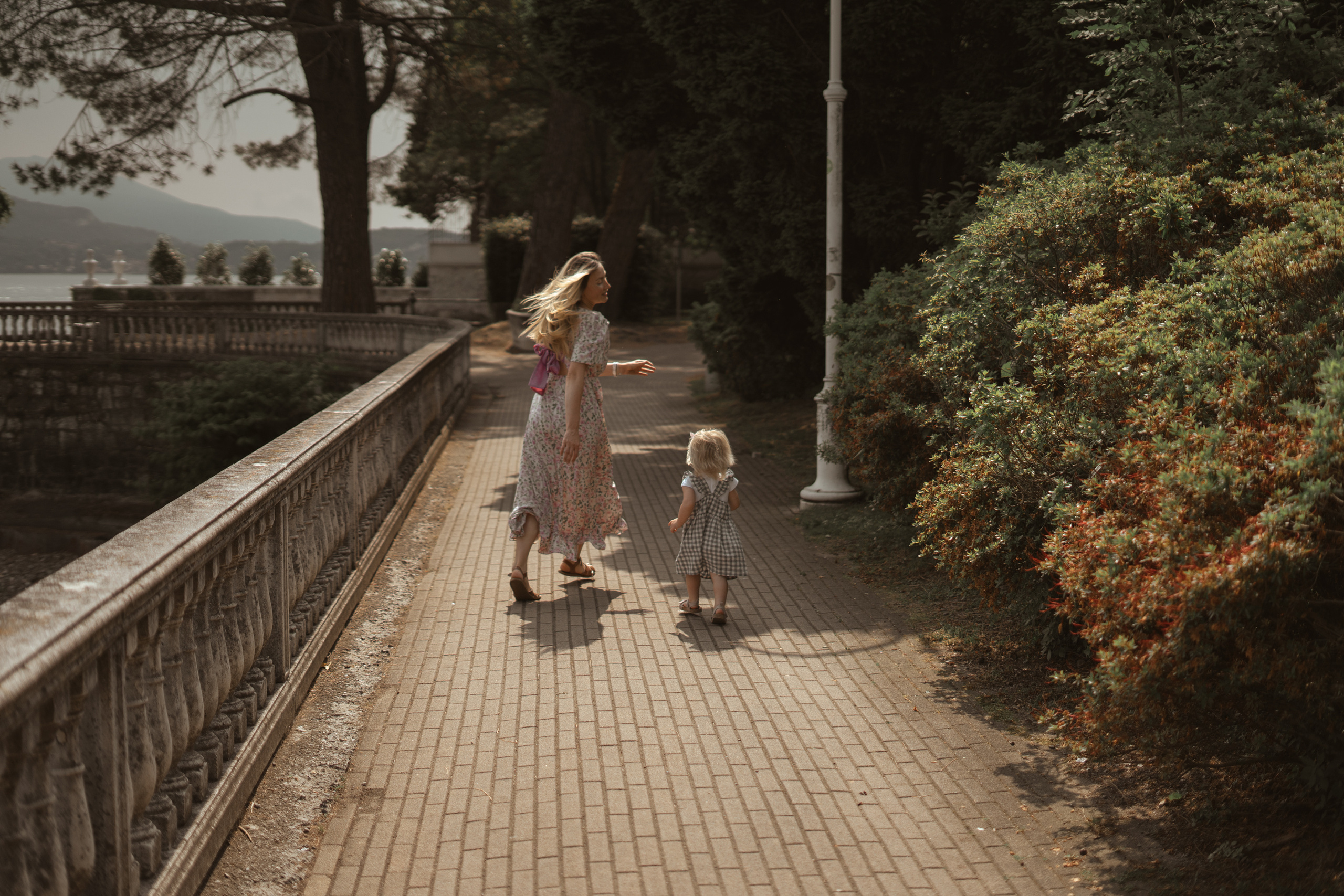 Tania and Glafira. PHOTOGRAPHER IN ITALY