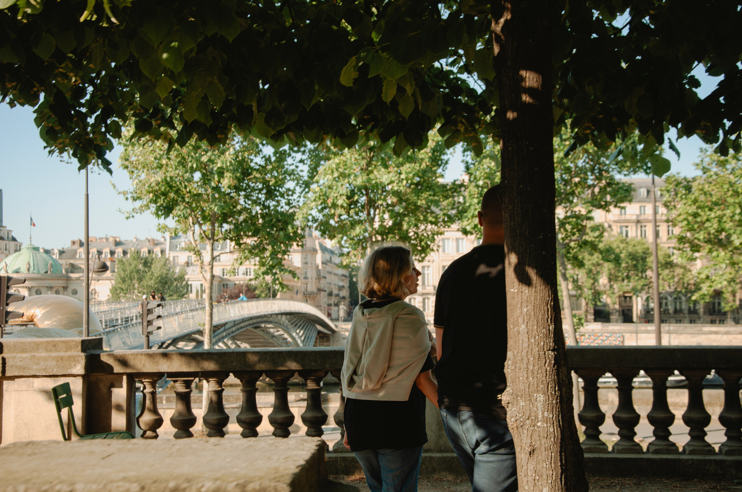 Couple photoshoot near the Louvre. Paris photographer — Polina Osipova