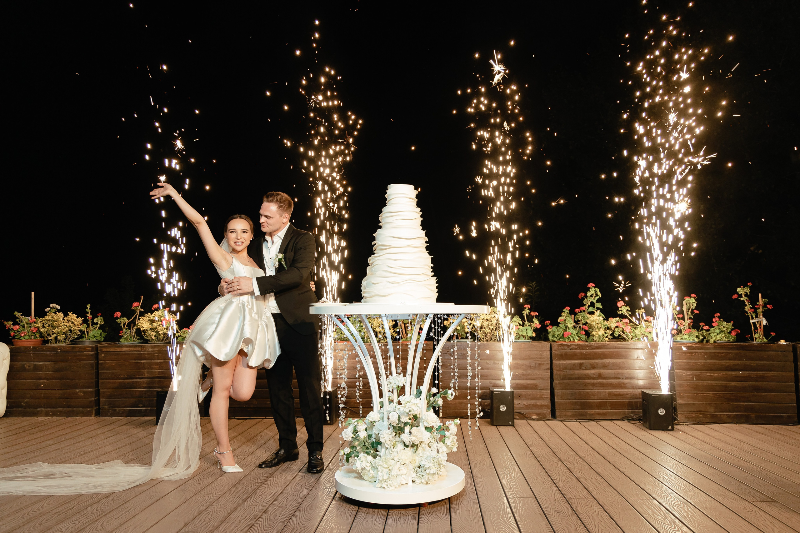 Thomas & Suyumbika. Главная