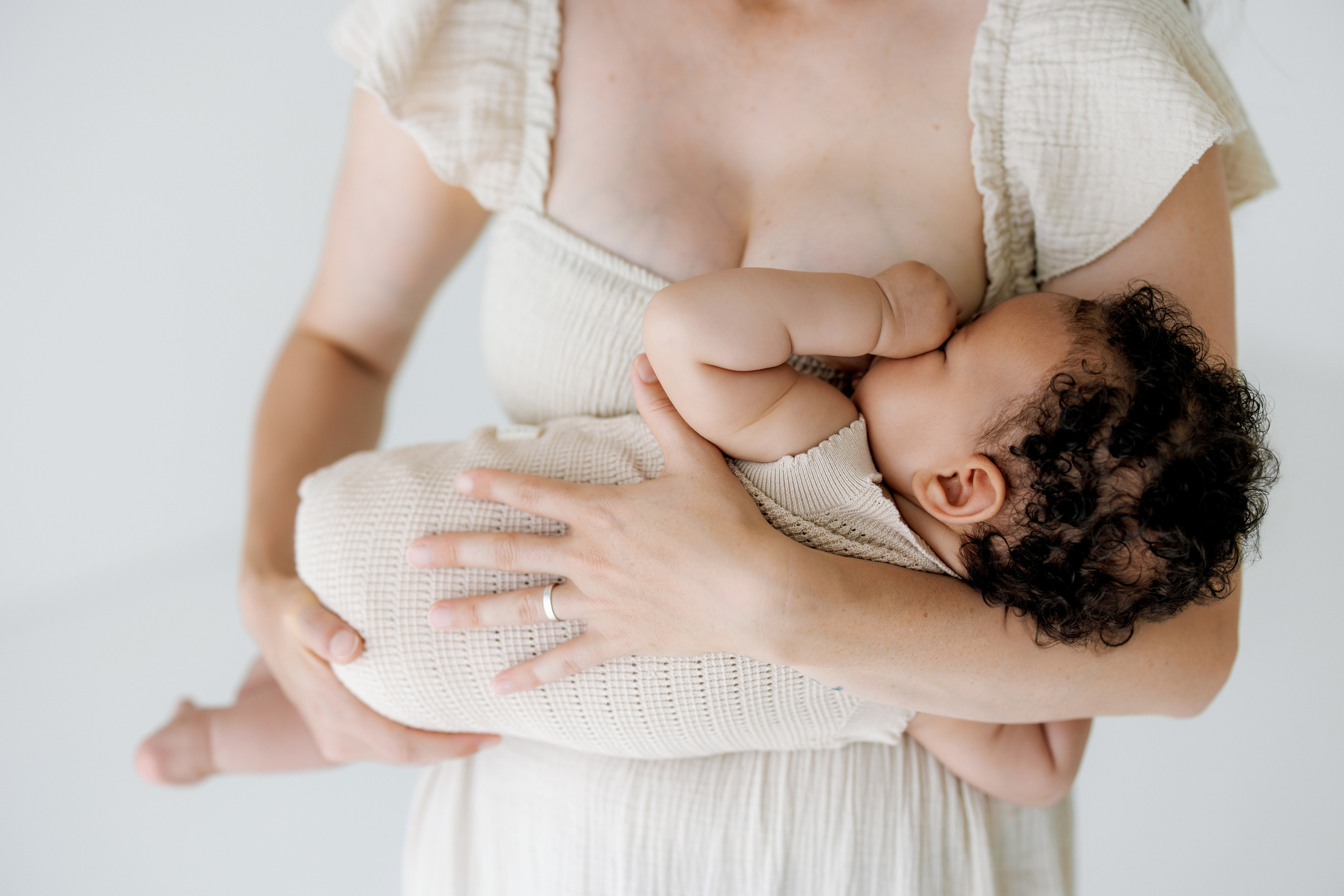 Newborn-Fotografie in Zürich — Natürlich. Minimalistisch. Ohne Zeitdruck. Wedding and Family Photographer Switzerland and Italy. Valeria Diaz