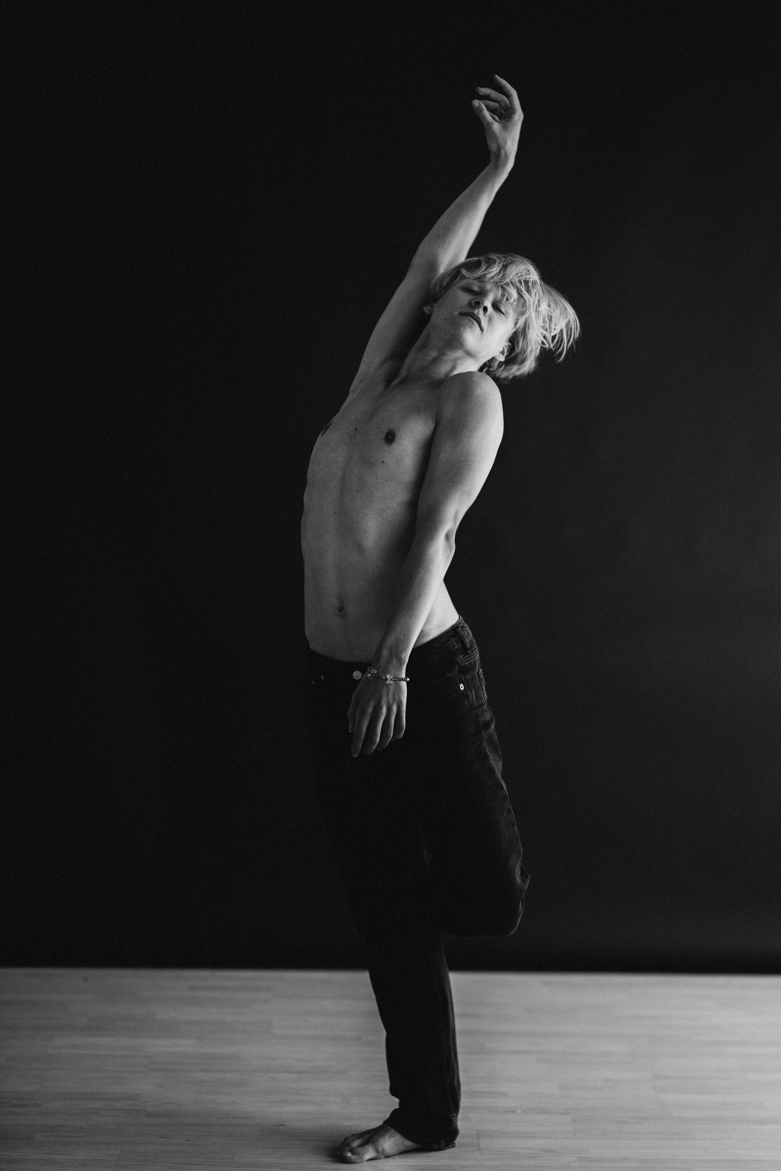 DANCERS. Victoria Olonen – Cinematic Portrait Artist | Helsinki & Europe