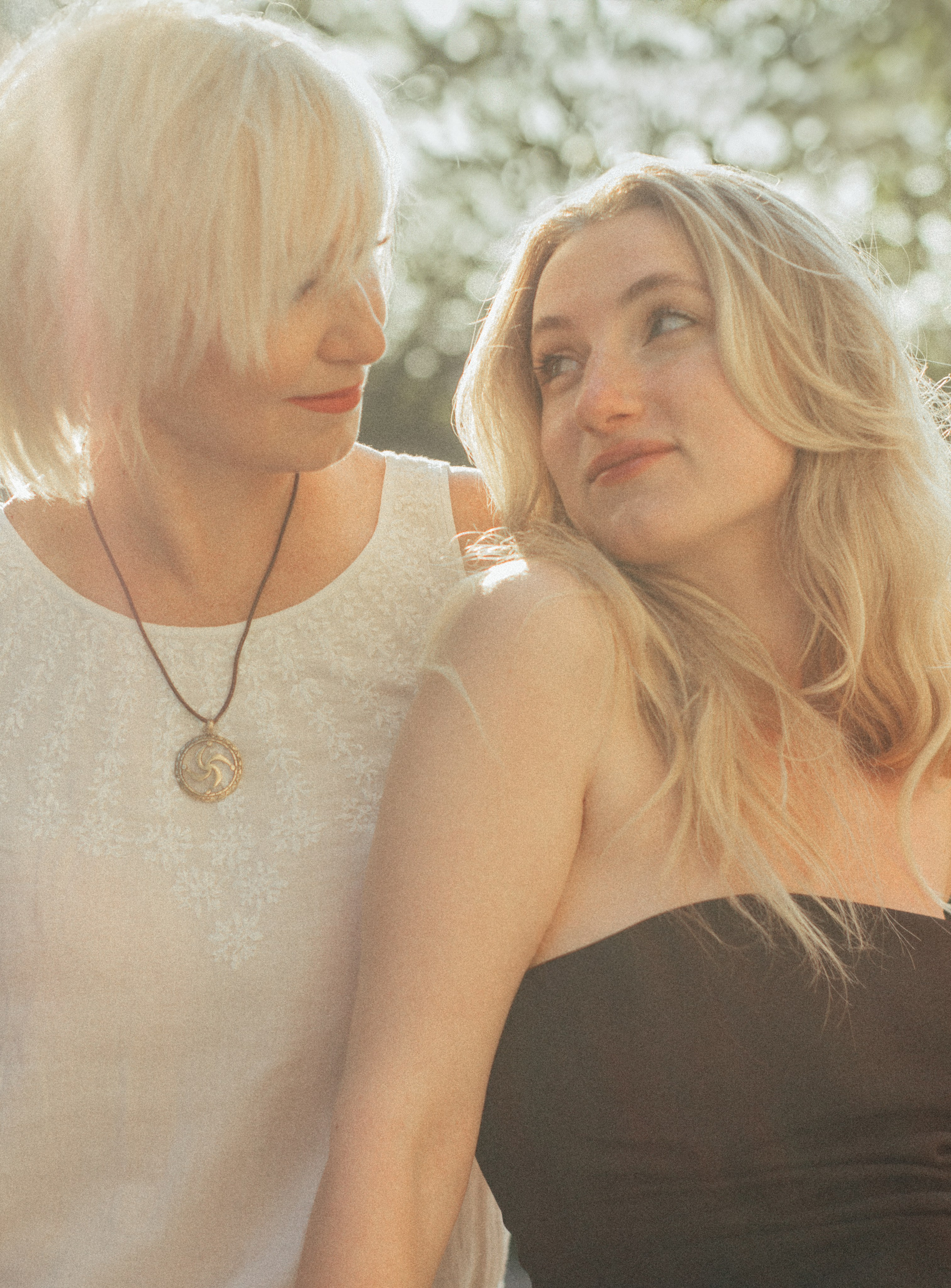 Family Photoshoot of Svetlana & Anastasia in Paris | Vlada Photo Art. Photographer in Paris: Vlada PhotoArt