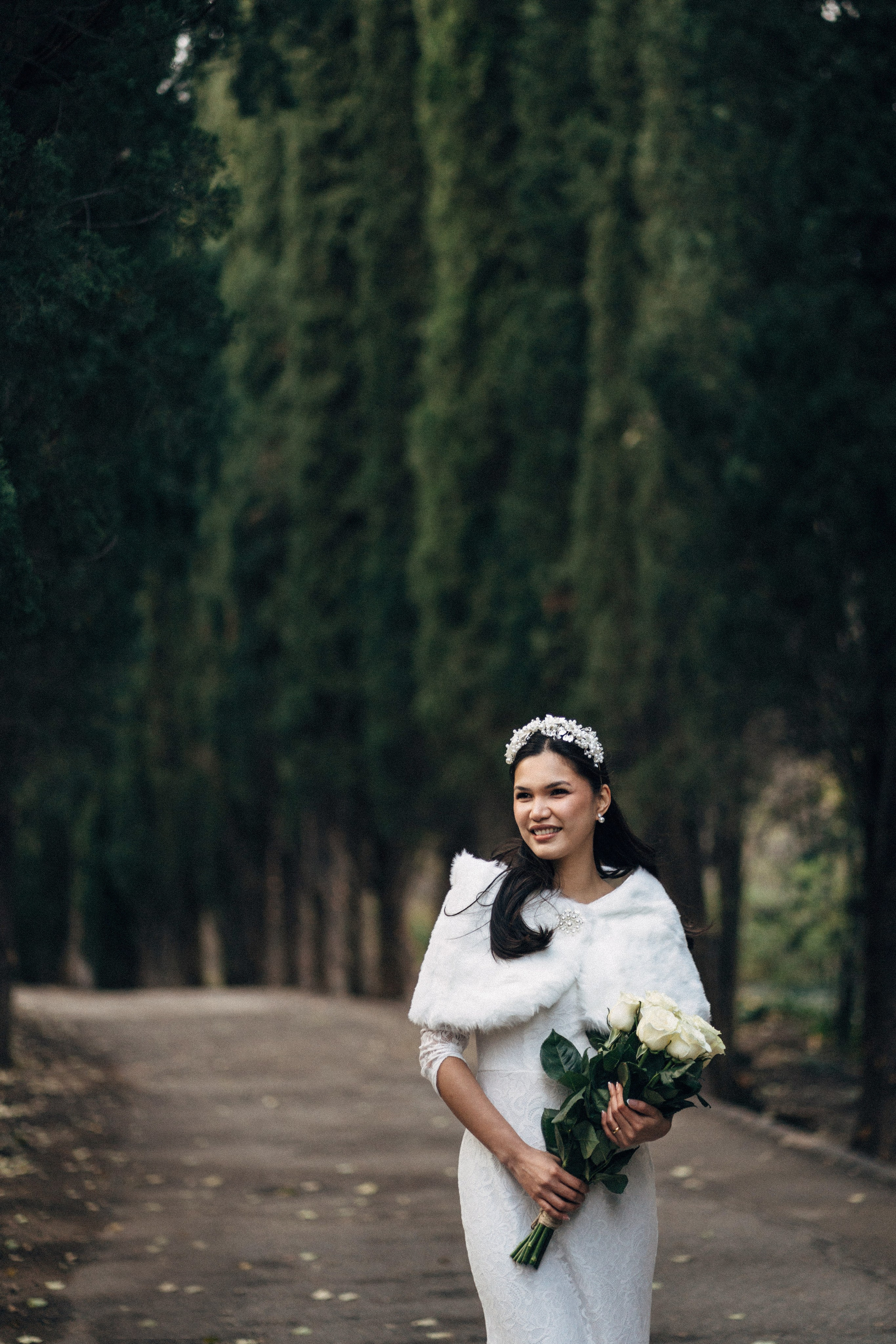 Wedding photo shoot in the Tbilisi Botanical Garden in winter
